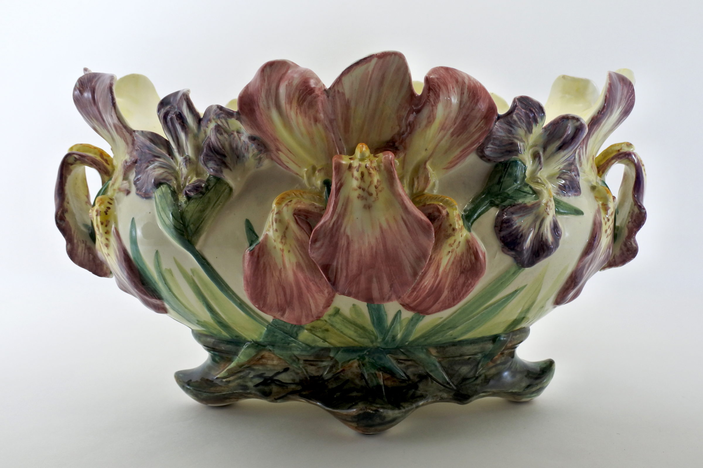 Jardinière Massier in ceramica barbotine con iris