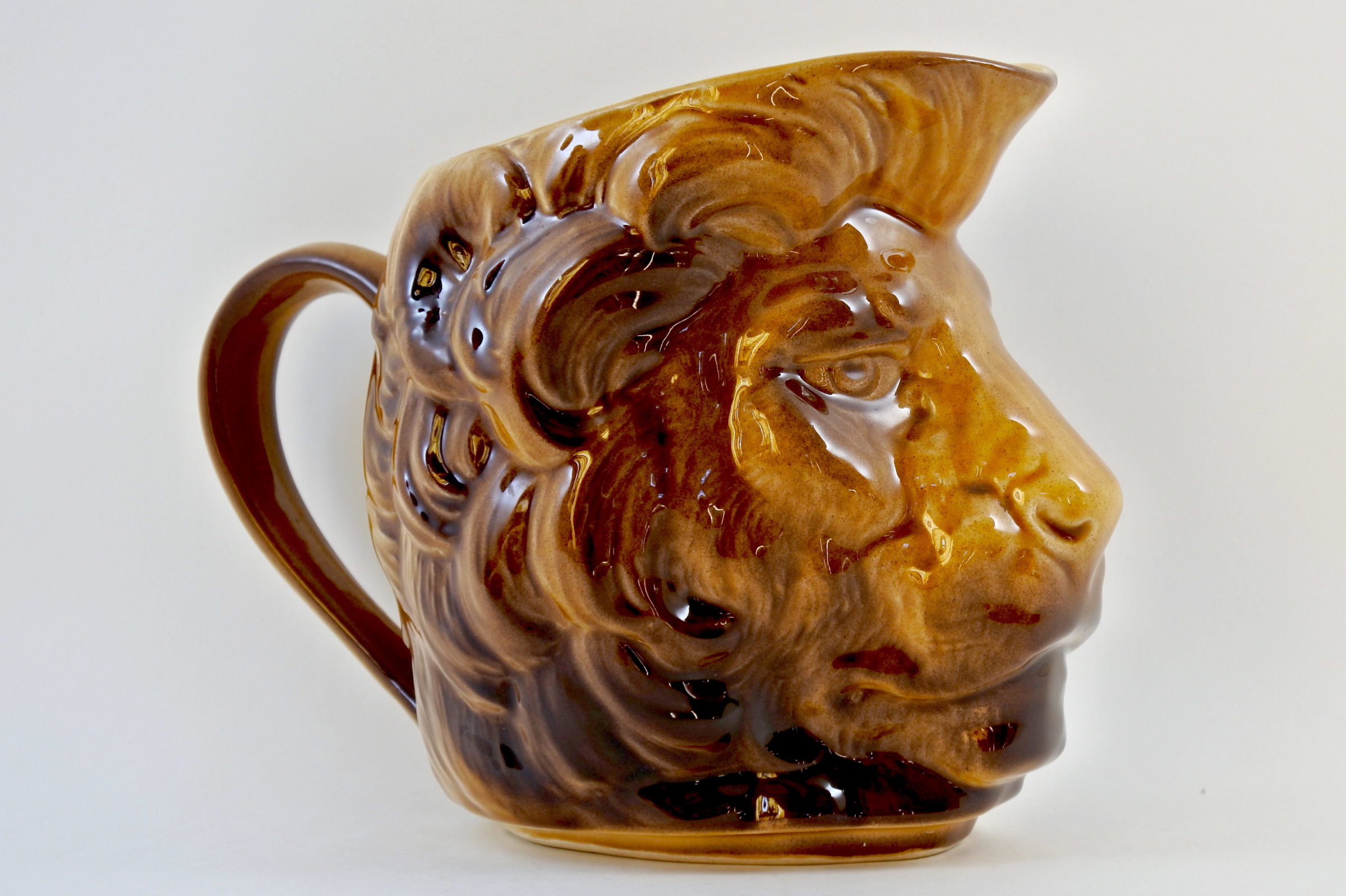 Brocca in ceramica barbotine a forma di leone - 4