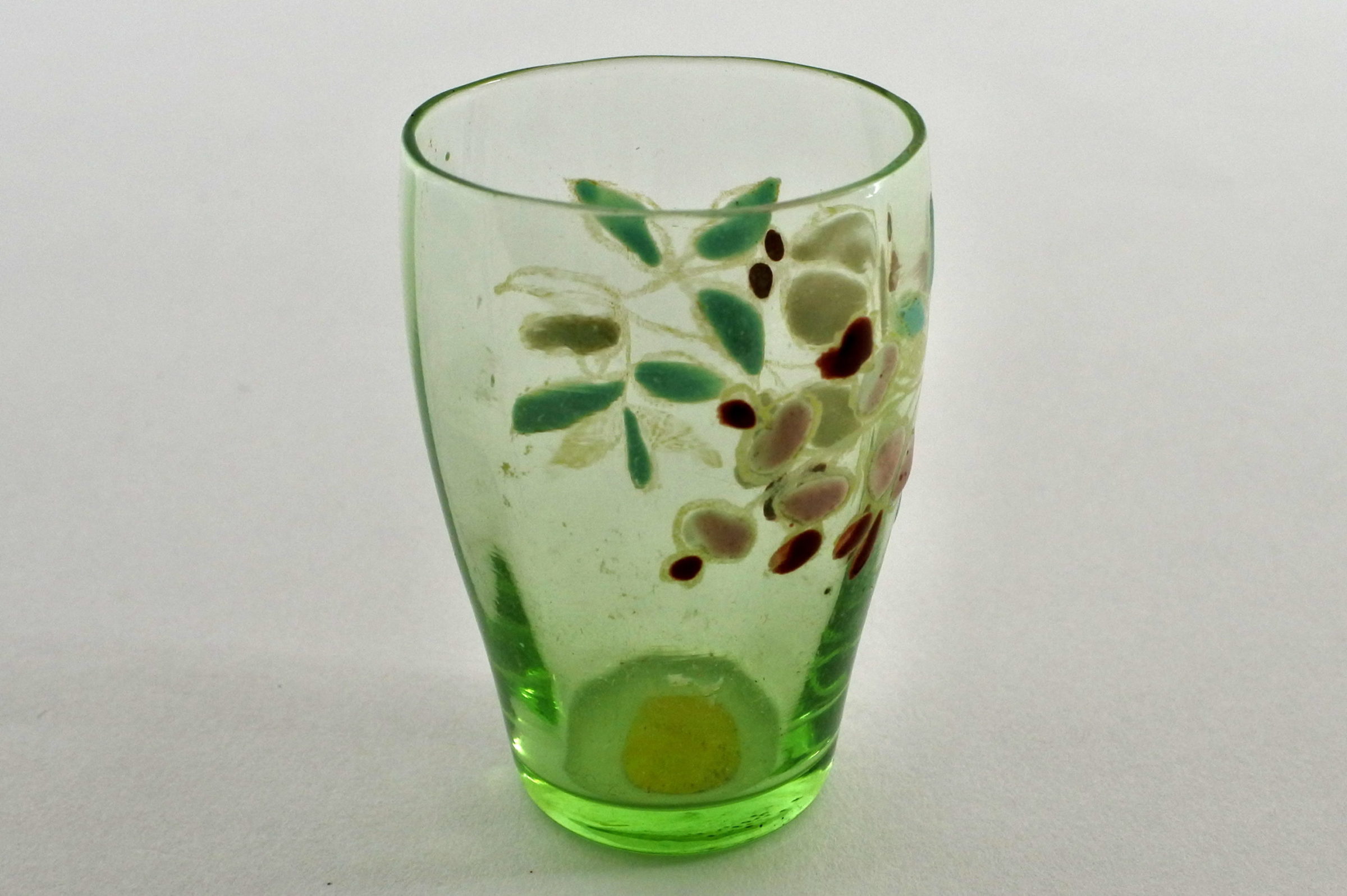 Bicchierino in vetro verde soffiato e smalti - 3