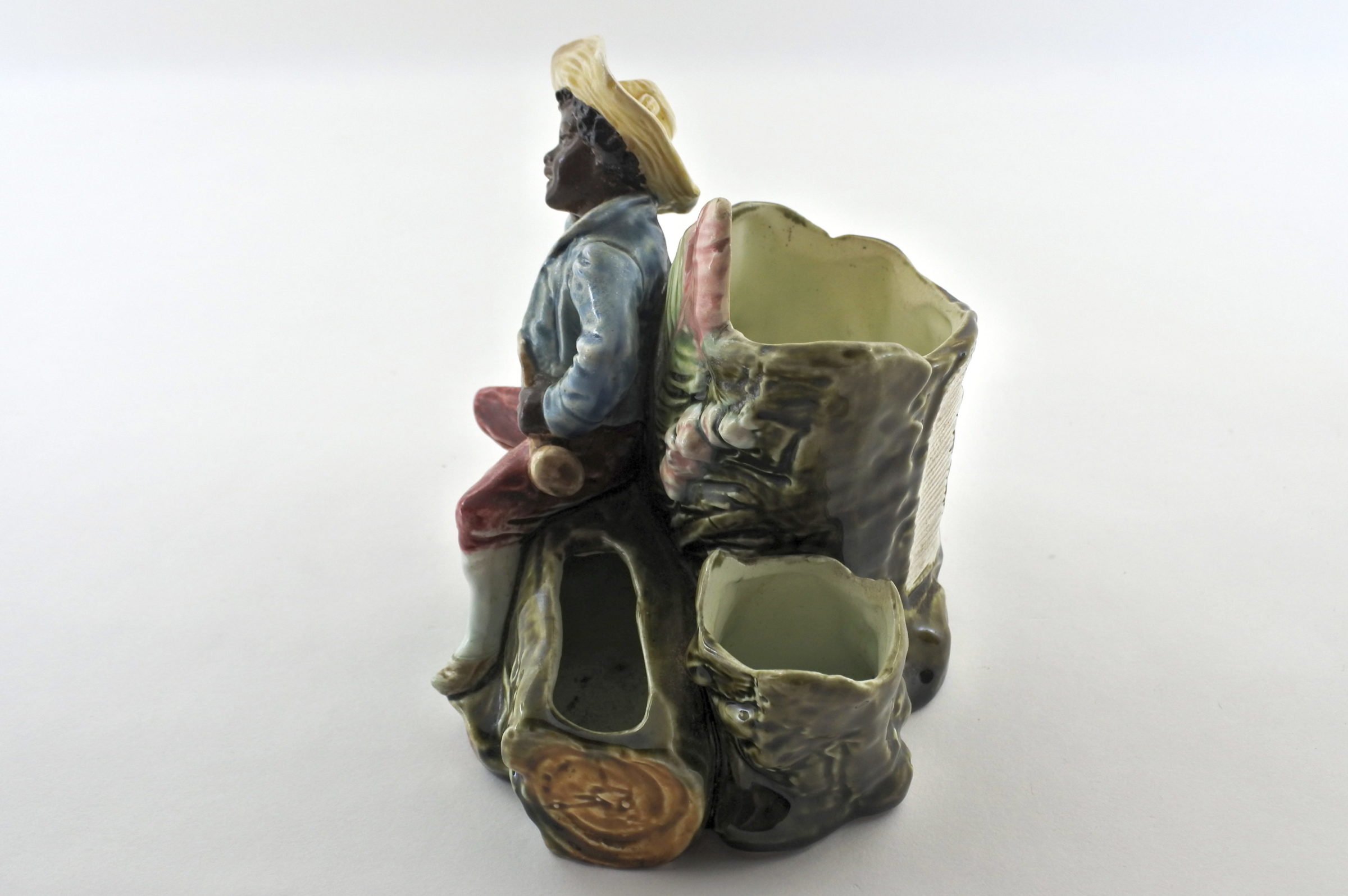 Statuina in ceramica barbotine con negretto - 2