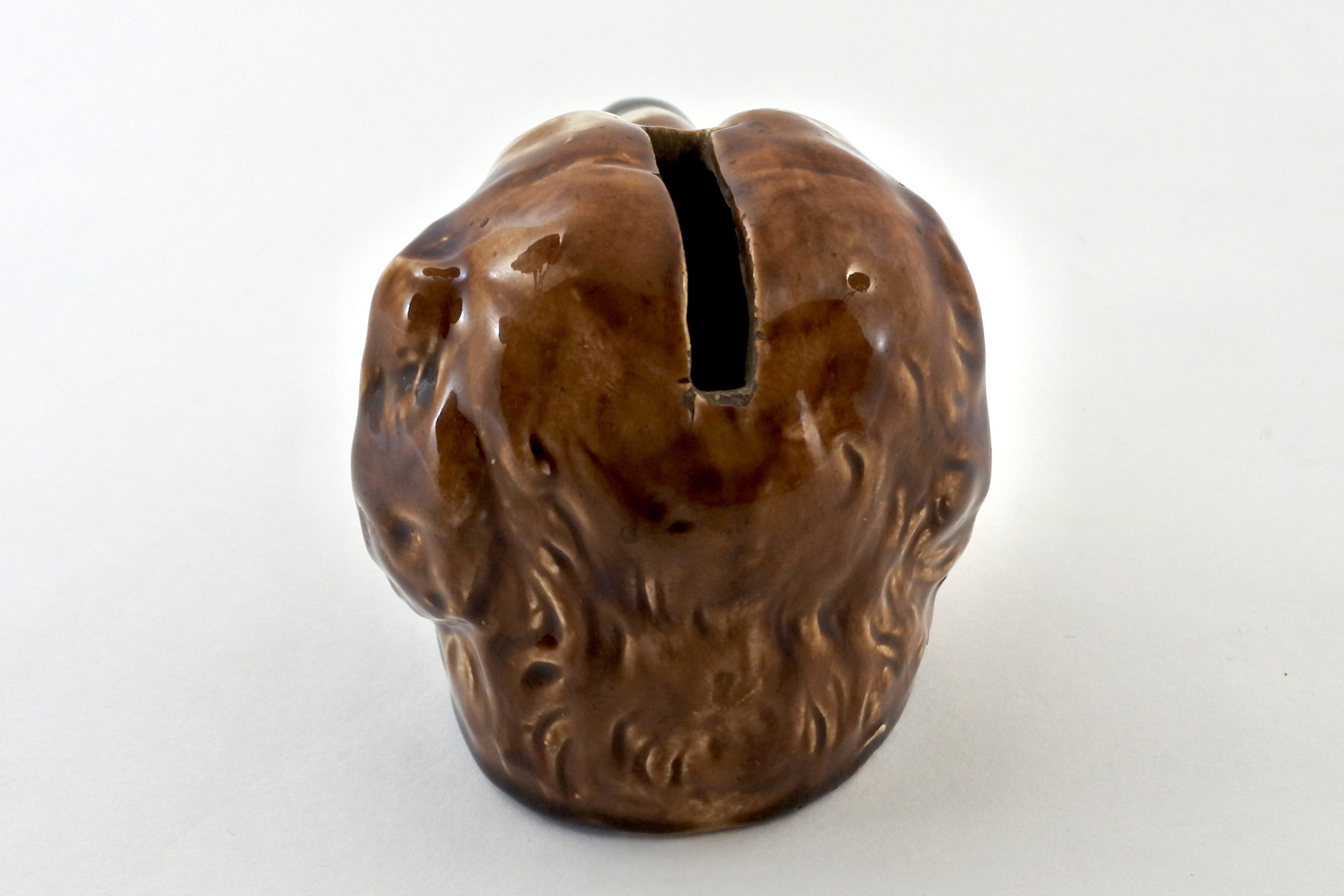 Salvadanaio in ceramica barbotine a forma di cane - 2