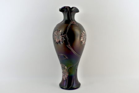 Vaso in vetro soffiato con riflessi metallici