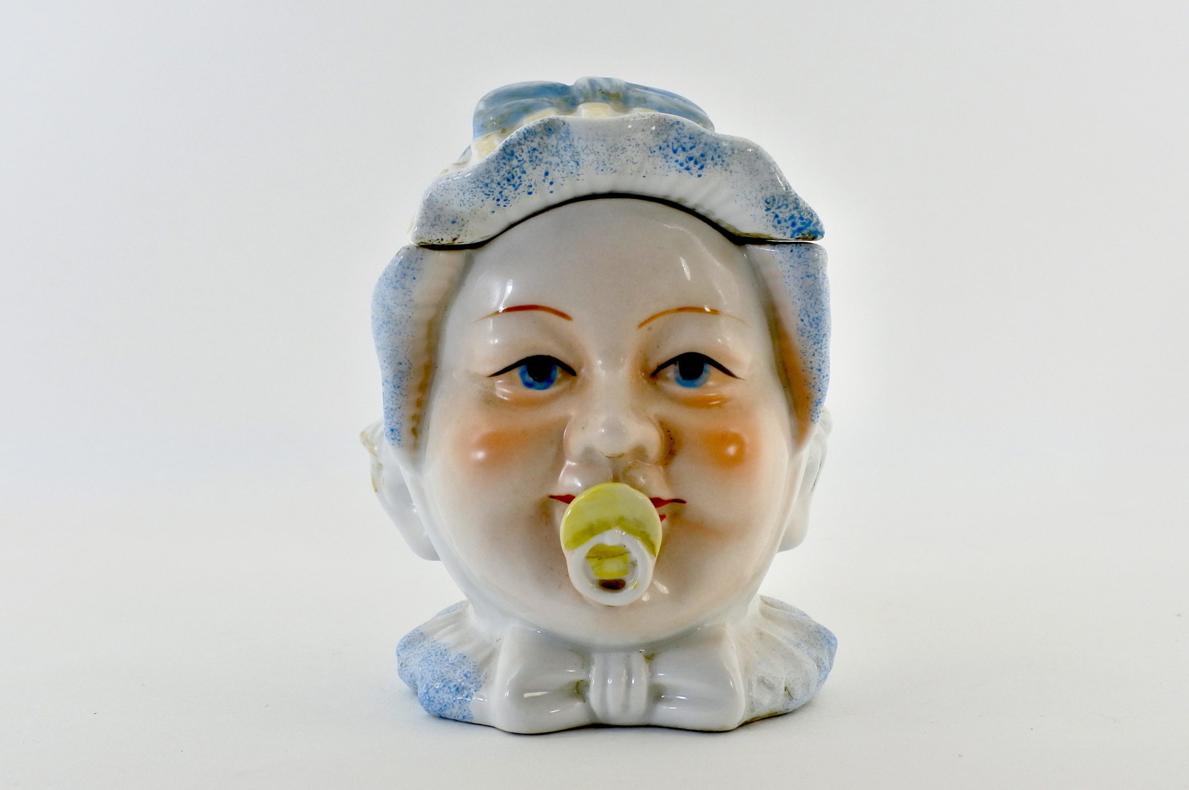 Portatabacco in ceramica rappresentante neonato con ciuccio
