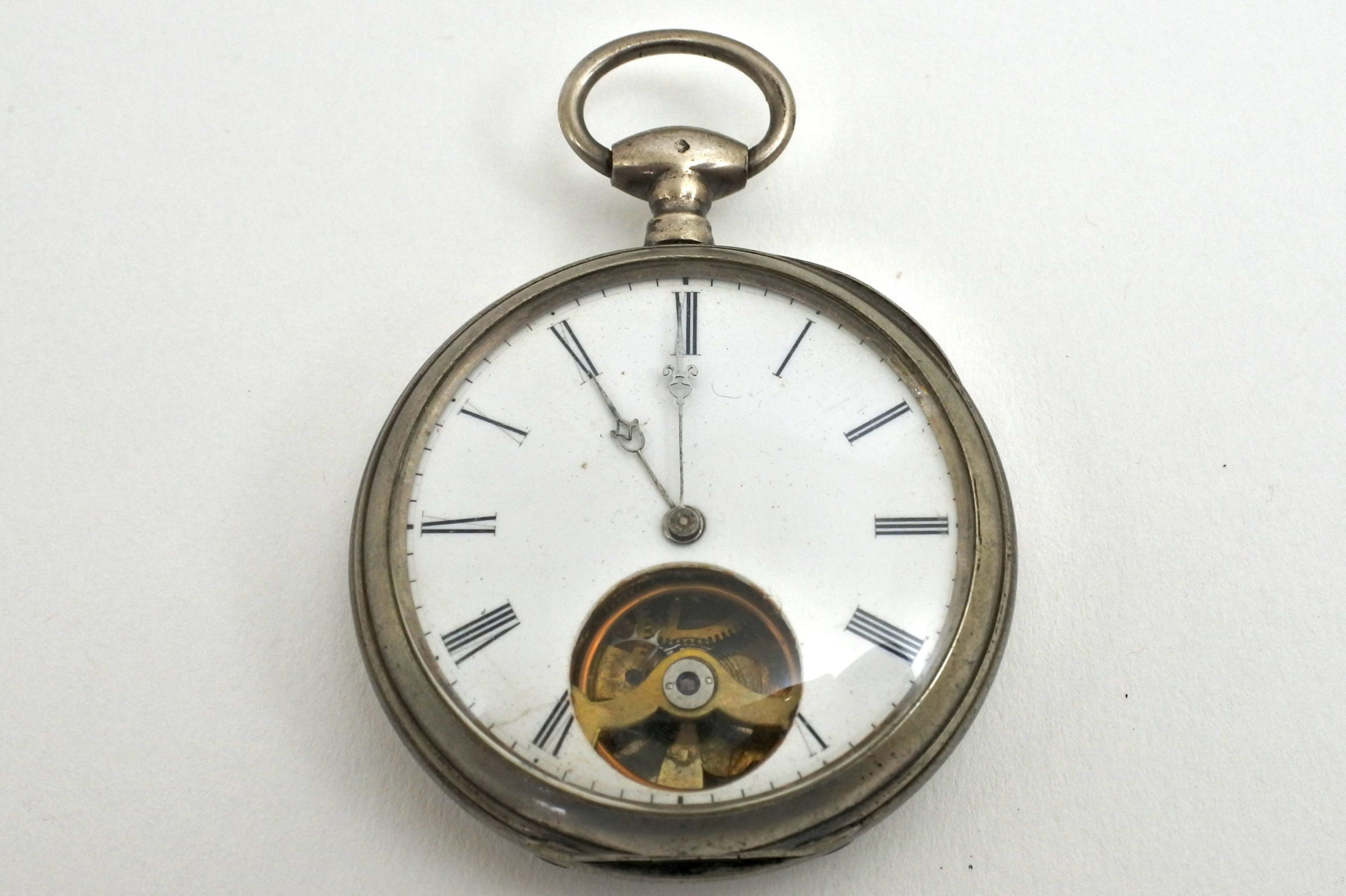 Orologio da tasca in argento con carica a chiavetta e bilanciere a vista
