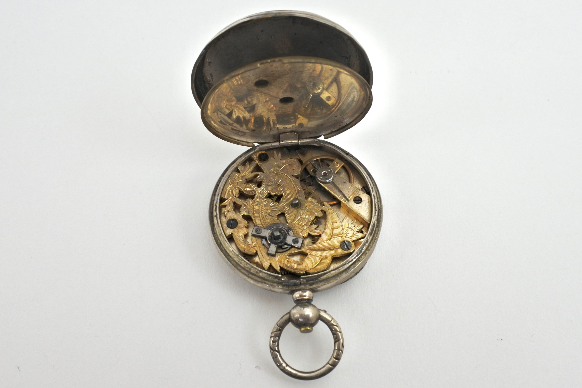 Orologio da tasca in argento con carica a chiavetta e movimento dorato inciso - 4