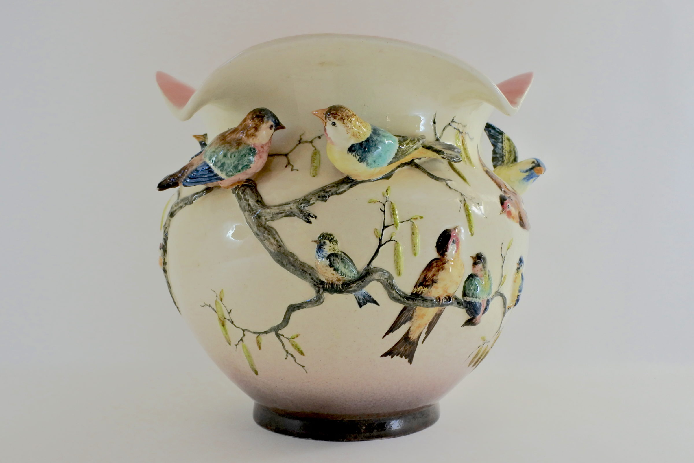 Cache pot Massier in ceramica barbotine con uccellini in rilievo su rami