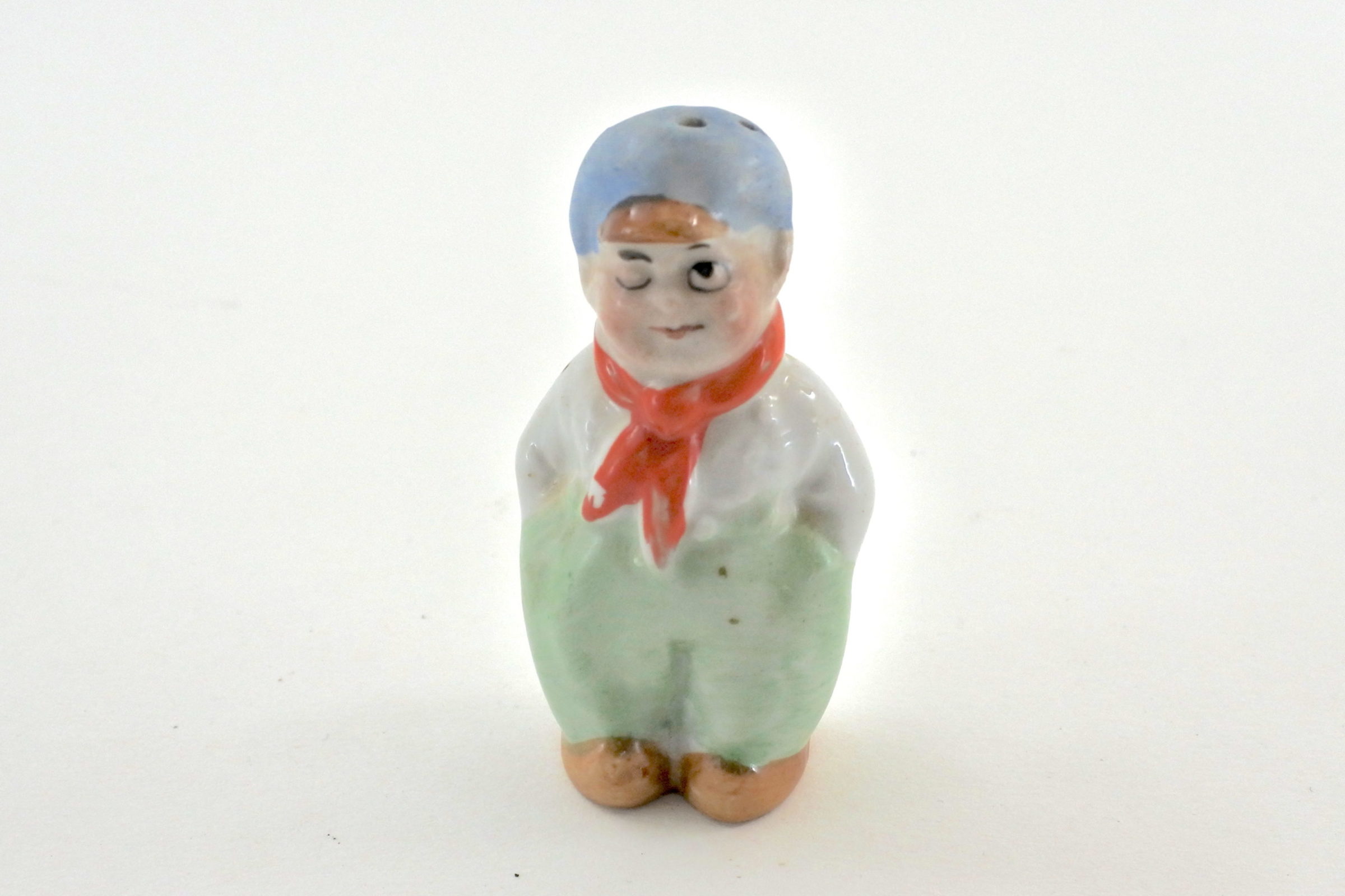 Portasale in ceramica a forma di olandesino