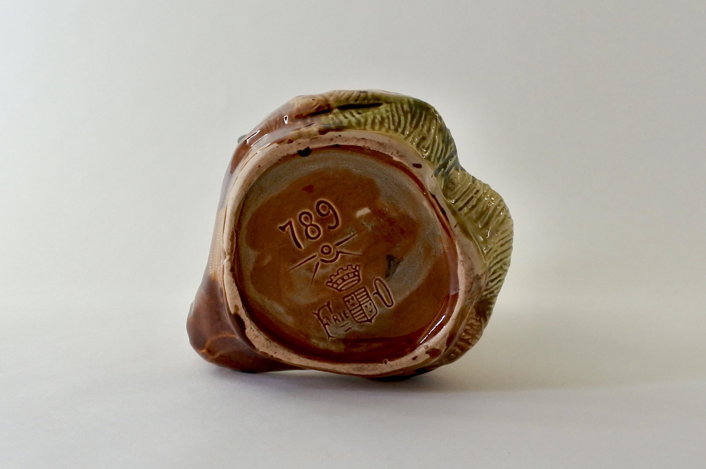 Brocca allegorica in ceramica barbotine - Marianne - 6