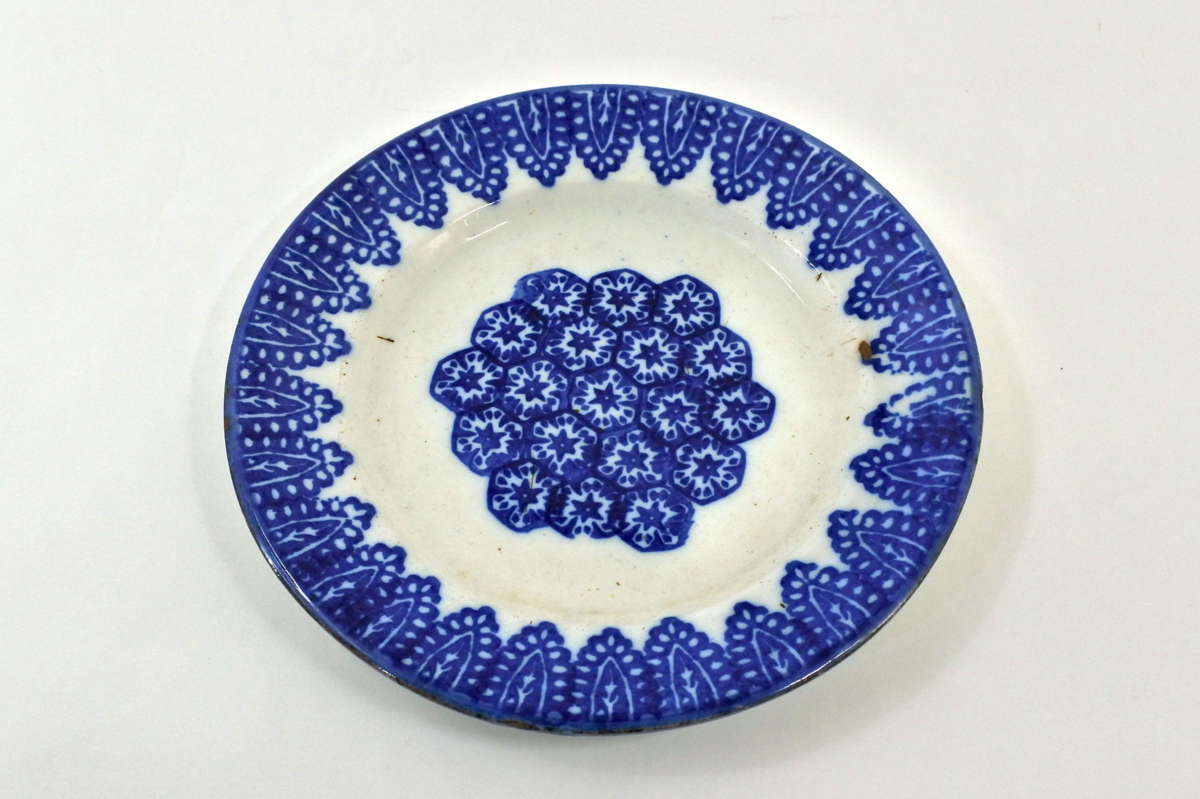 Piatto Mondovì con decoro geometrico blu - Benedetto Musso