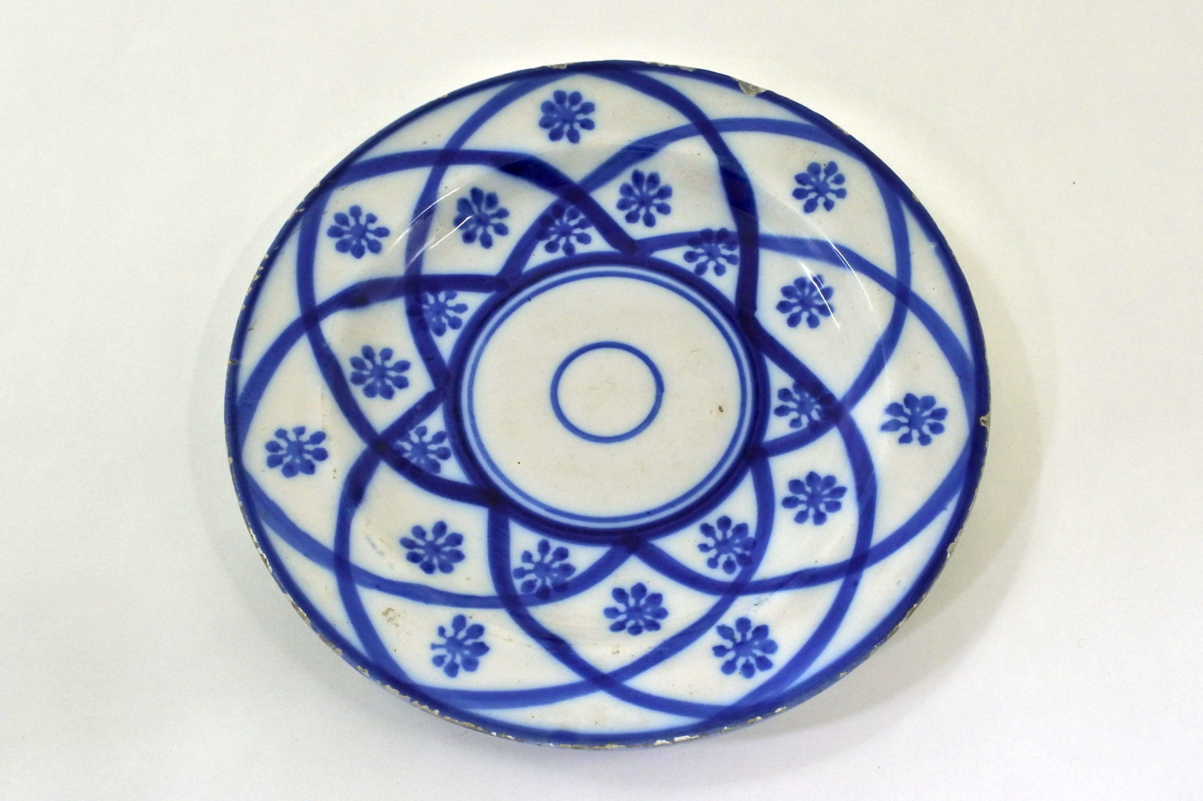 Piatto Mondovì con decoro geometrico blu - Gabutti Chiusa Pesio