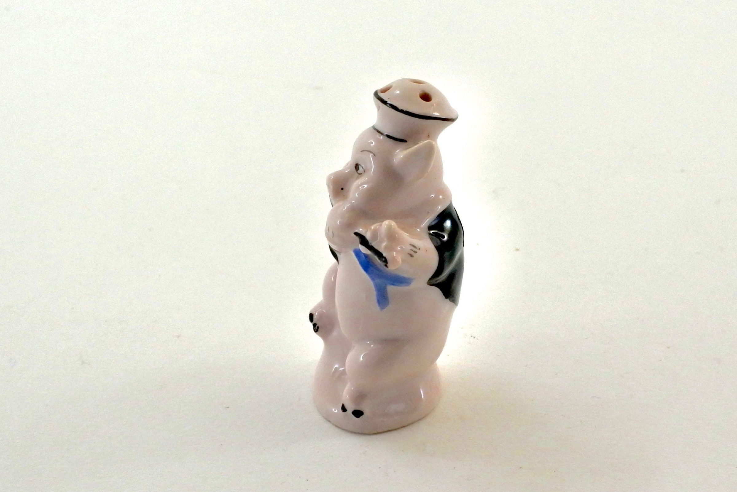 Portasale in ceramica a forma di maialino umanizzato - 2
