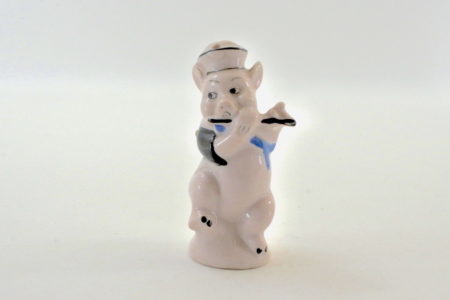 Portasale in ceramica a forma di maialino umanizzato