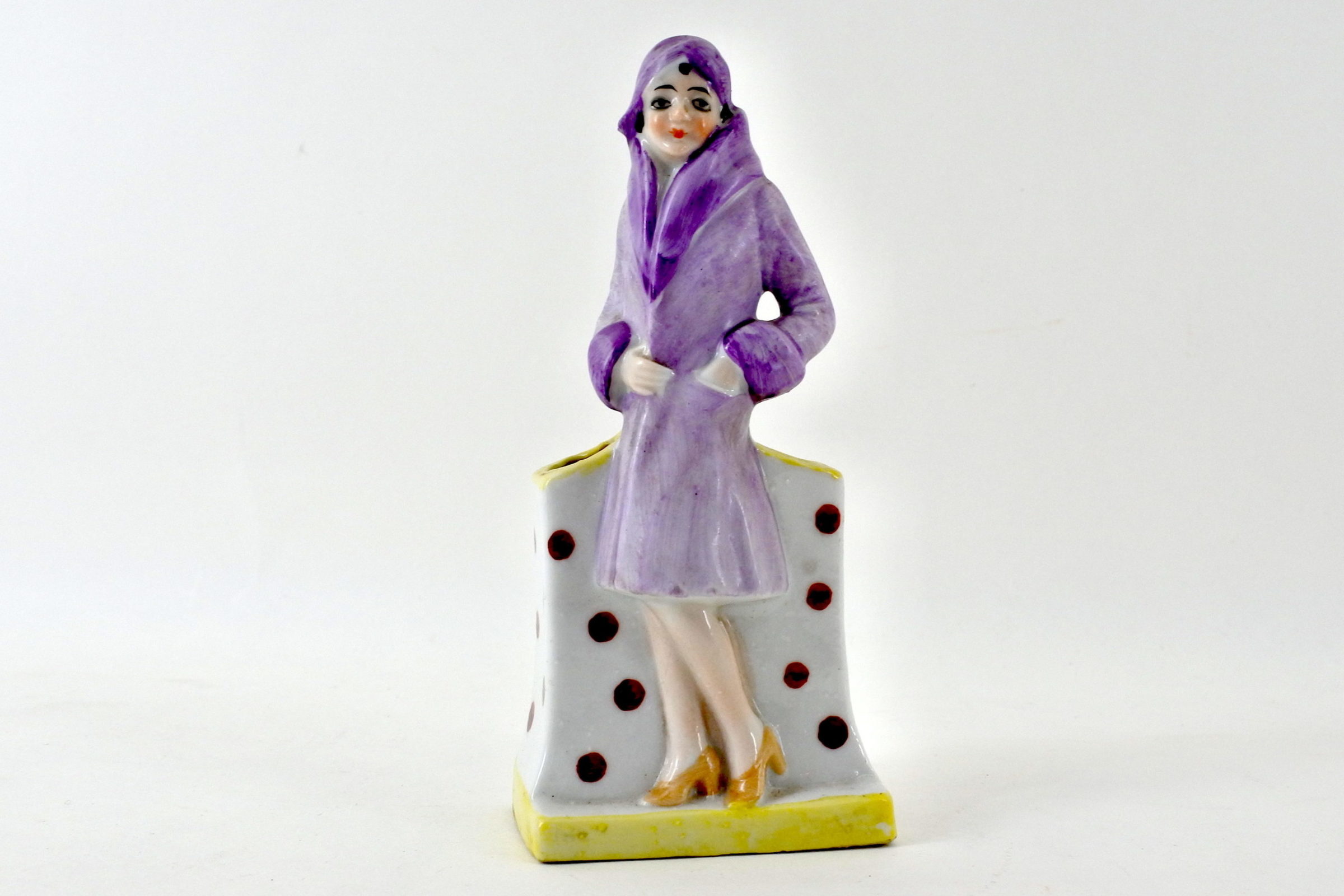 Statuina decò in ceramica con donna e contenitore