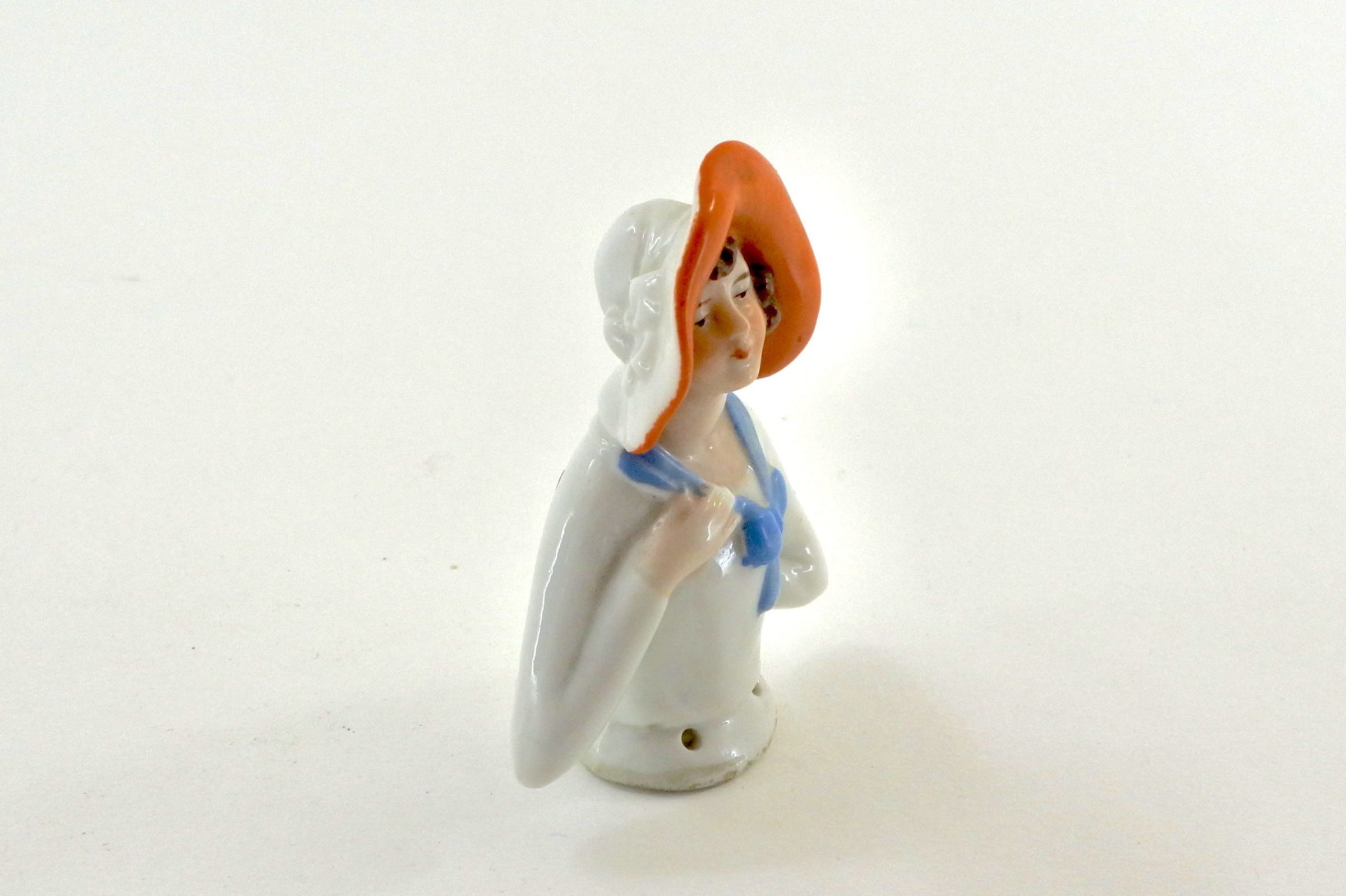 Statuina in ceramica rappresentante donna con cappello arancione - demi poupée - 2
