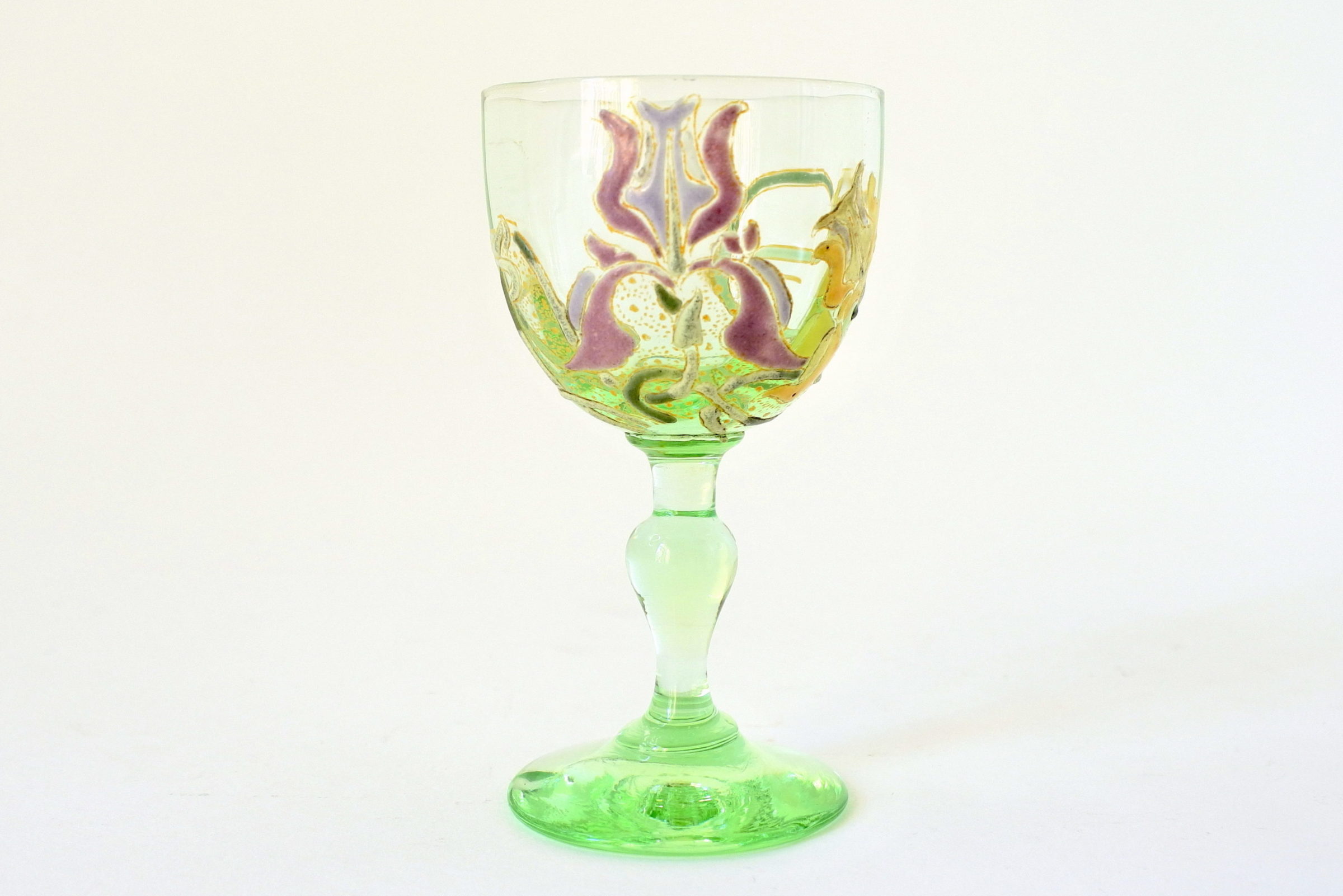 Bicchierino Legras in vetro verde soffiato con iris violetto smaltato