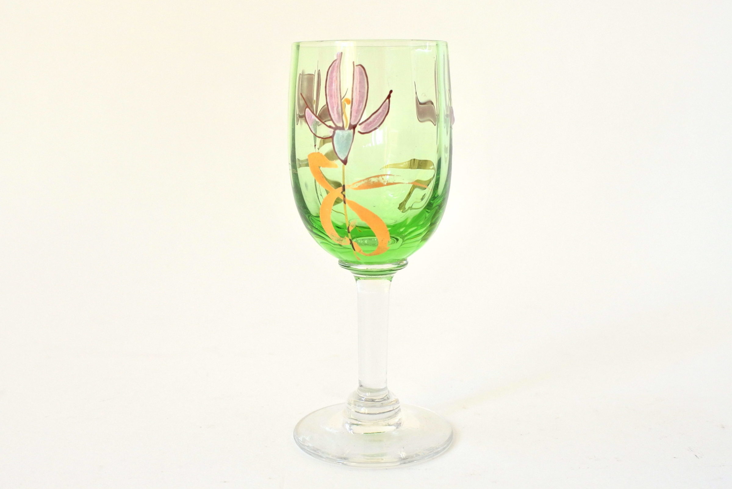 Bicchierino in vetro verde soffiato con fiori smaltati - 2