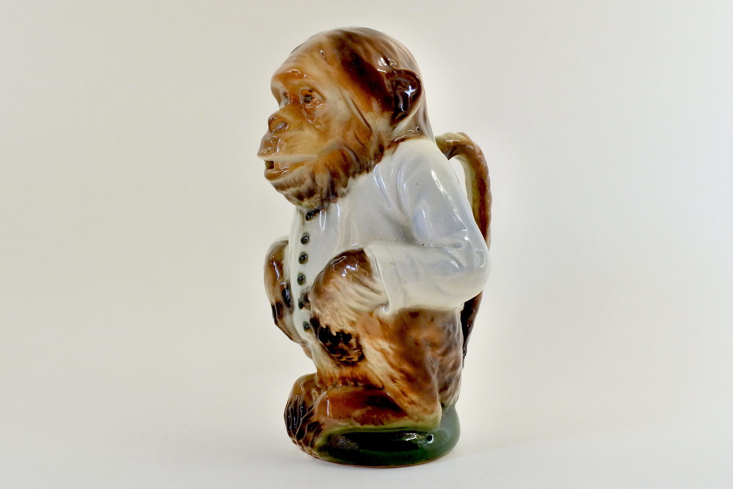 Brocca in ceramica barbotine a forma di scimmia - Saint Clément n° 435