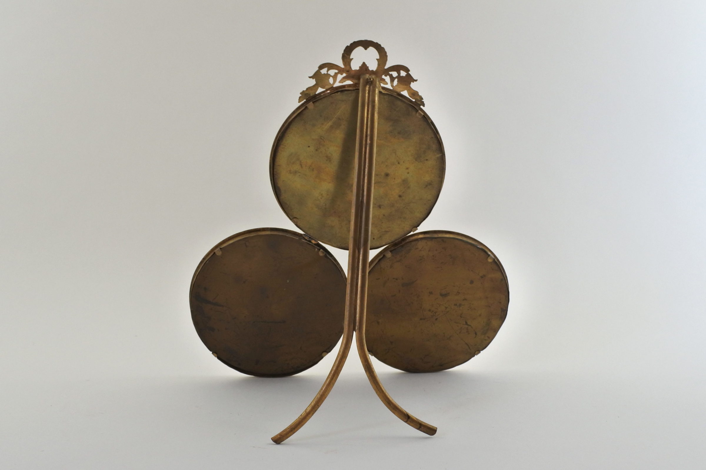 Cornice antica in bronzo dorato con 3 portaritratti circolari - 2