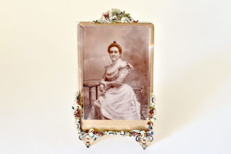 Cornice portafoto antica con splendidi fregi smaltati