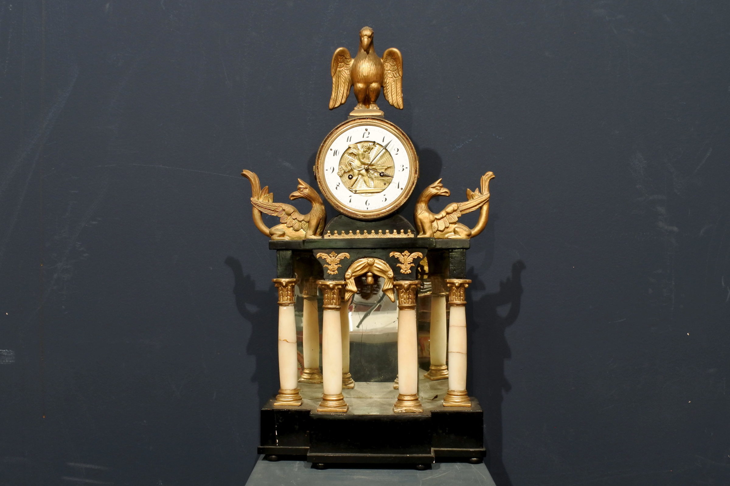 Orologio da tavolo Austriaco in legno e alabastro