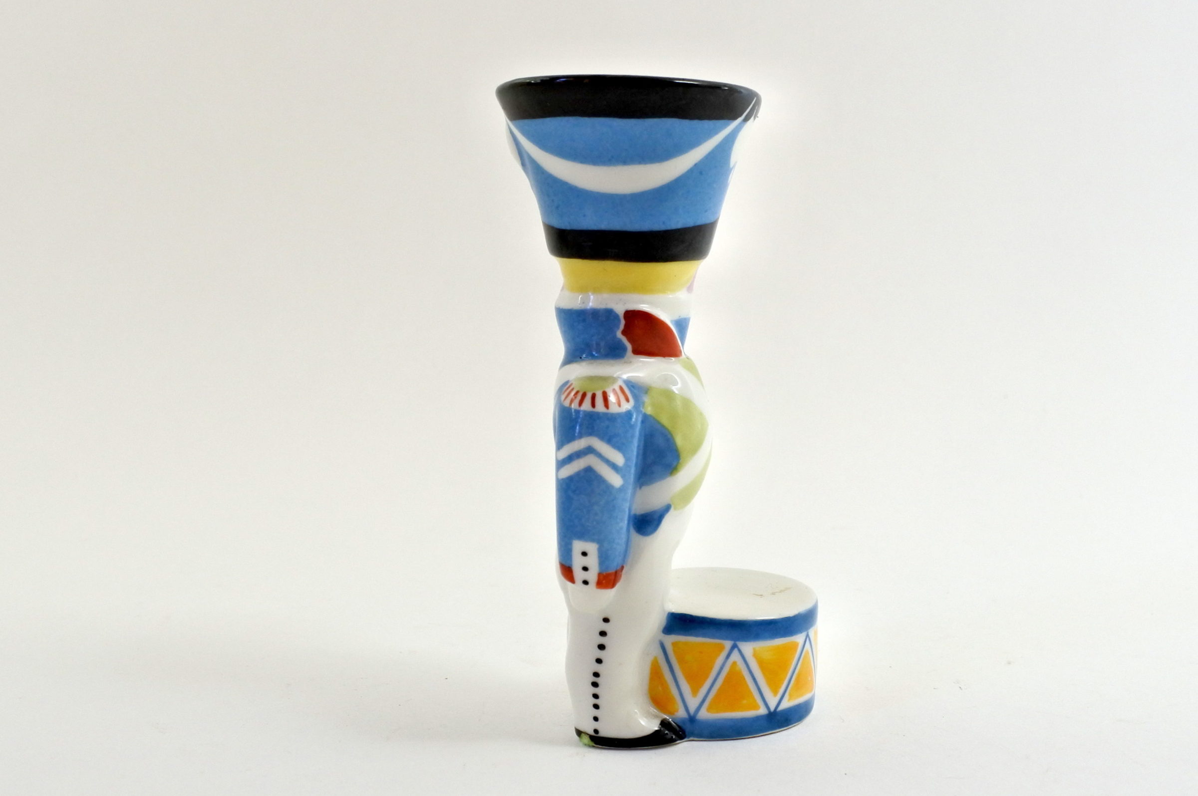 Portasale in ceramica a forma di tamburino in divisa - 4