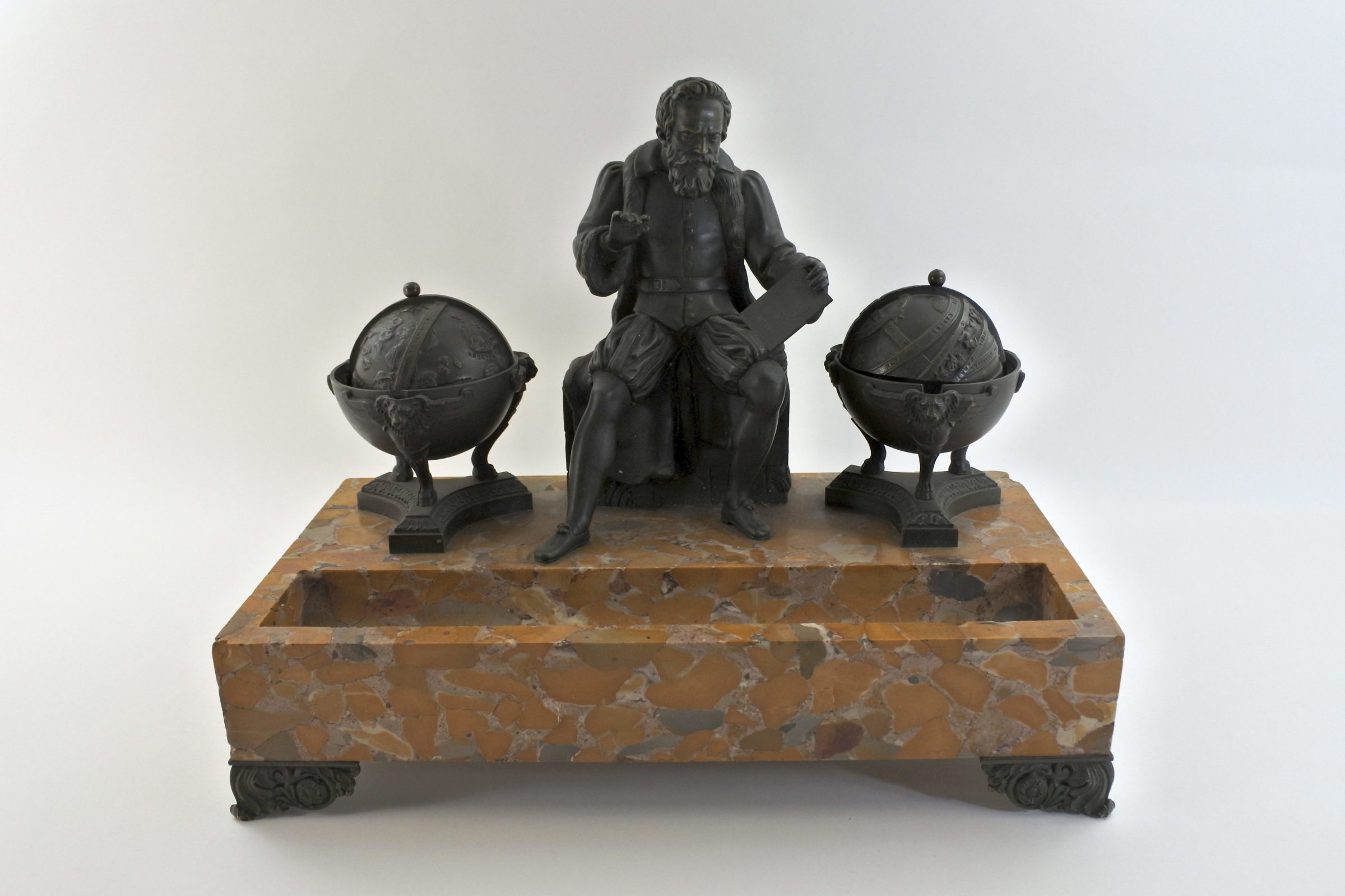 Calamaio in bronzo e marmo con figura di Galileo Galilei