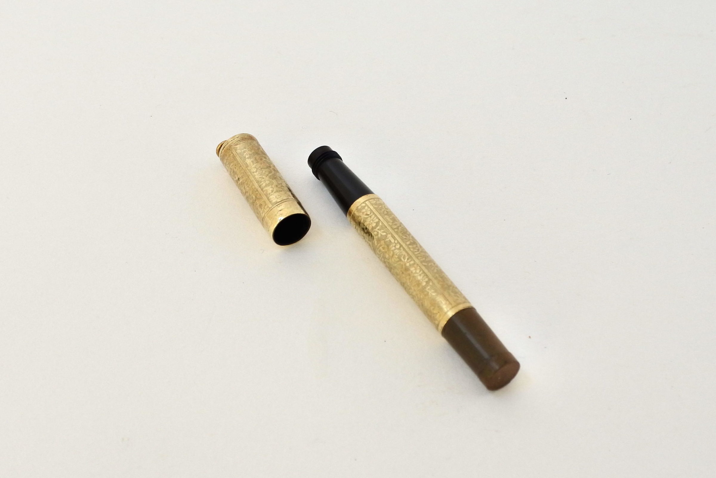 Piccola penna stilografica a scomparsa placcata in oro - 2