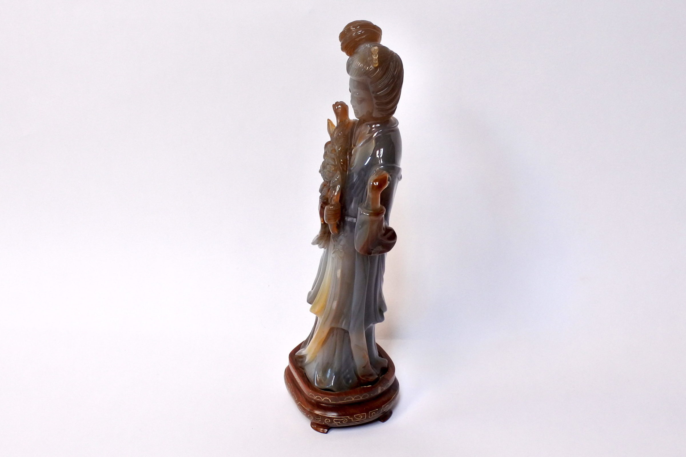 Statuina in pietra dura rappresentante una geisha - 2