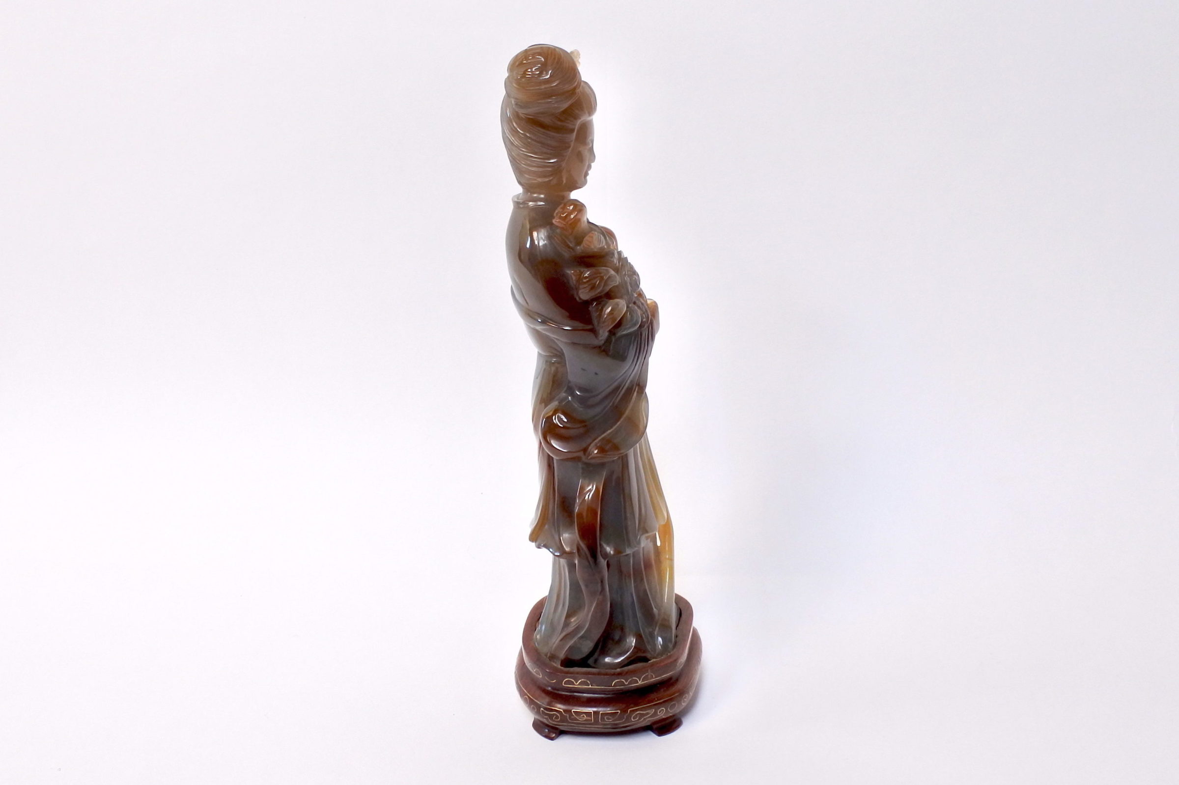 Statuina in pietra dura rappresentante una geisha - 4