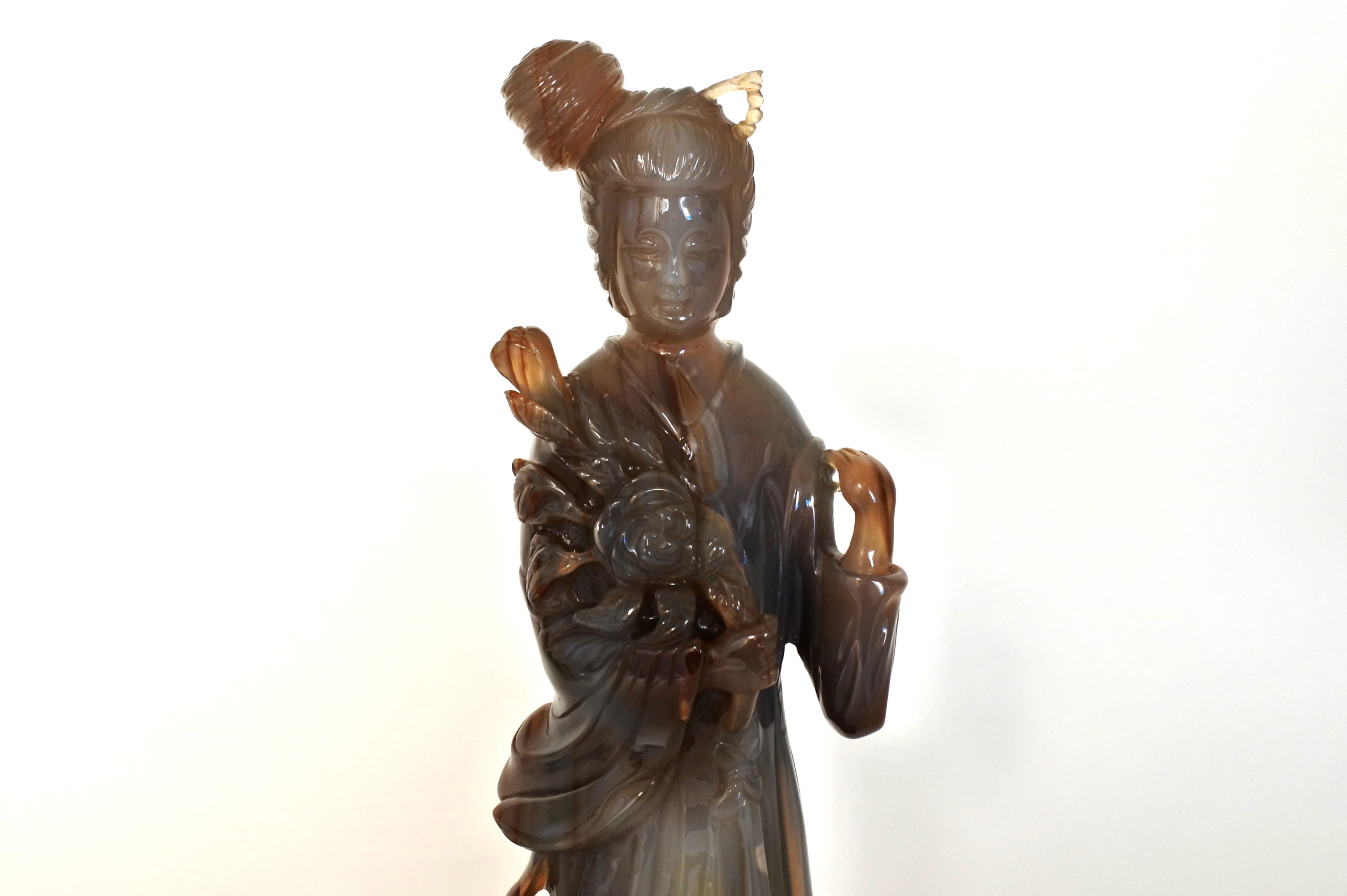 Statuina in pietra dura rappresentante una geisha - 5