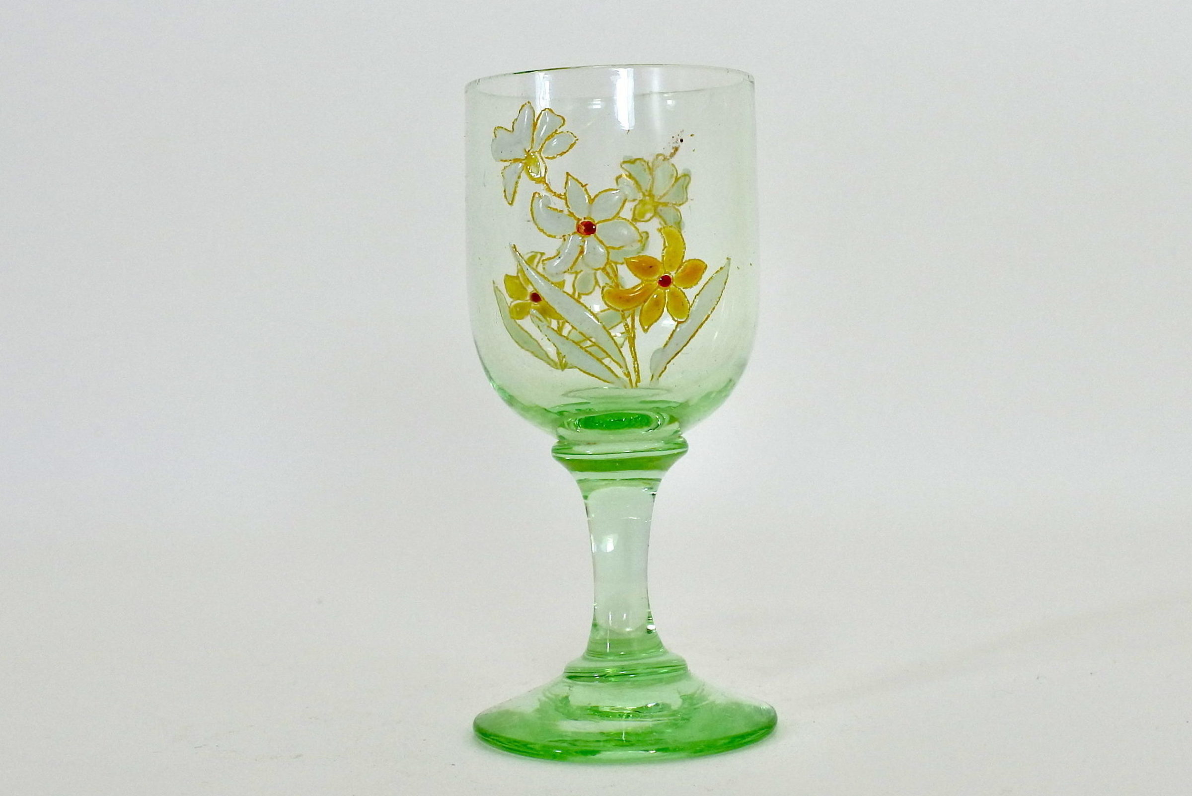 Bicchierino a calice in vetro soffiato e smalti con fiorellini - Altezza 8 cm
