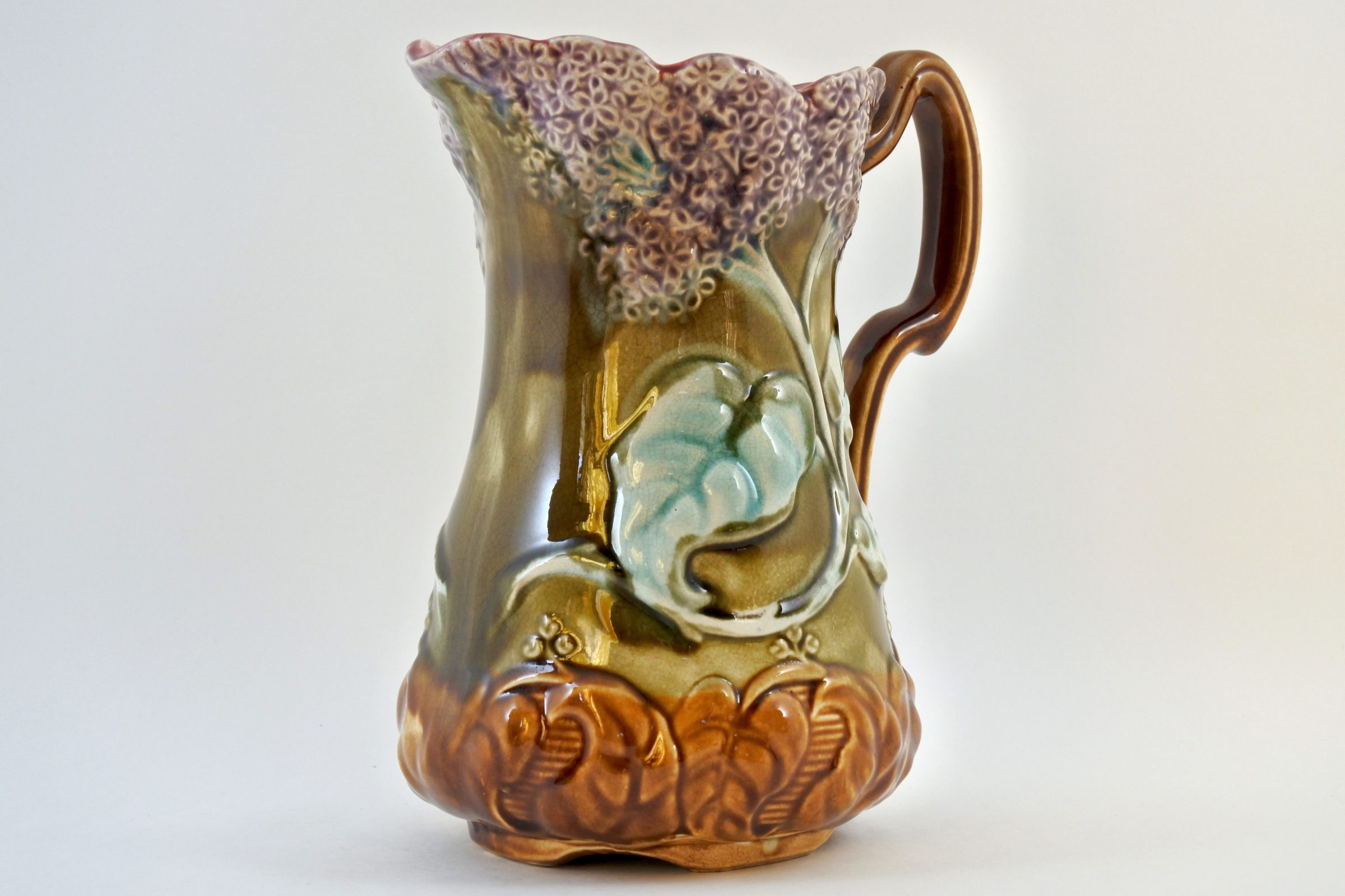 Brocca in ceramica barbotine con lillà - Onnaing n° 736