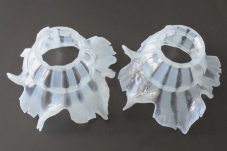 Coppia di tulipes per appliques in vetro opalino