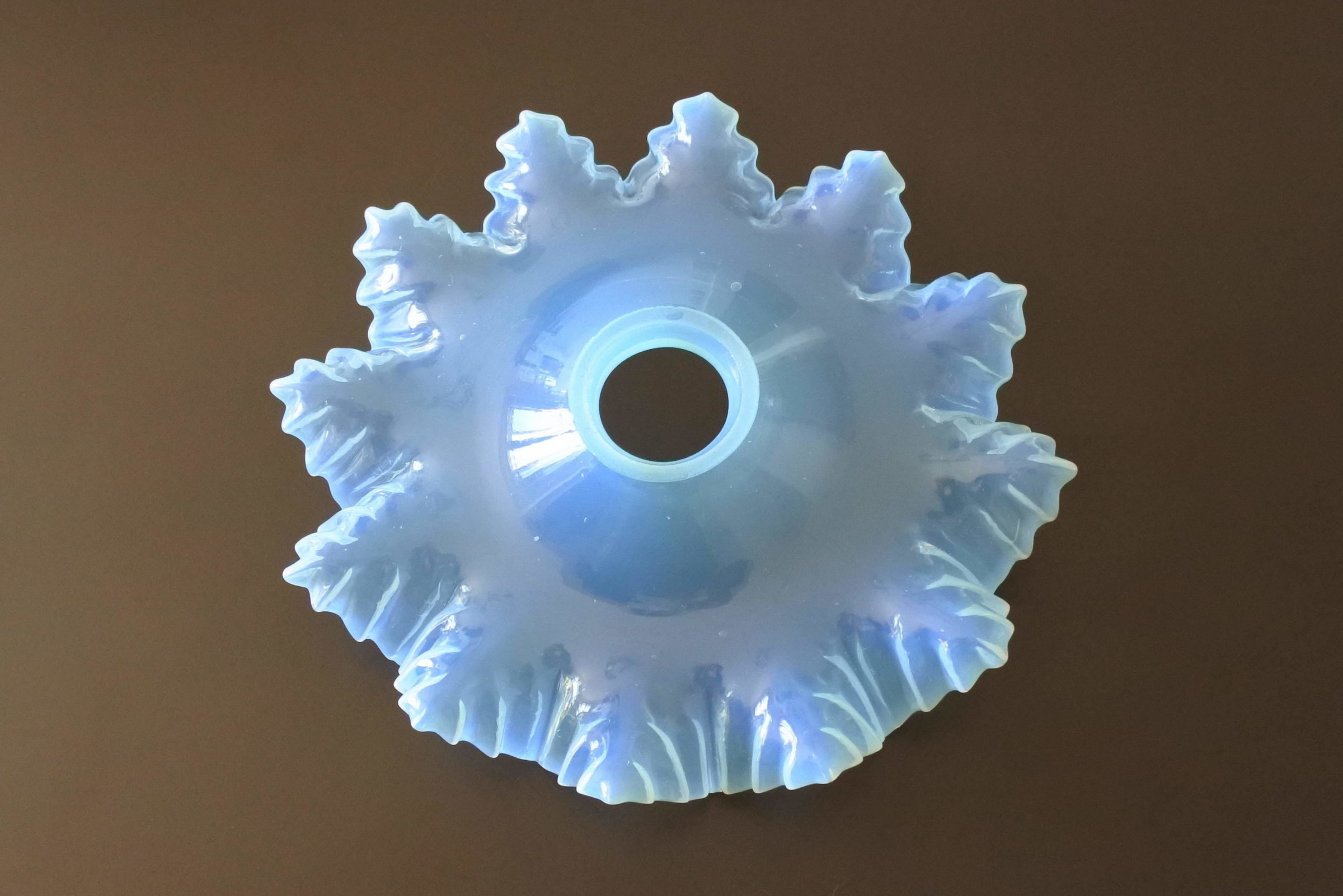 Vetro opalino iridescente azzurro per lampada a sospensione