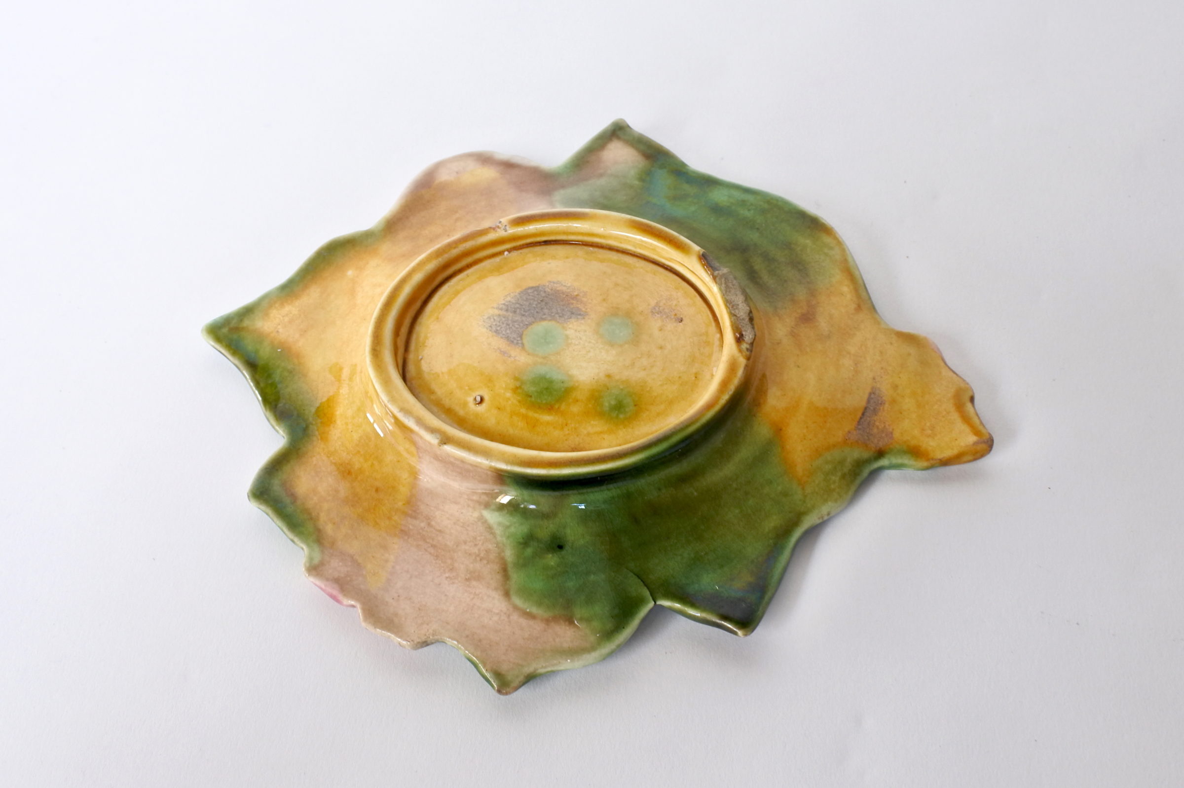 Svuotatasche in ceramica barbotine a forma di fiori e foglie - 2