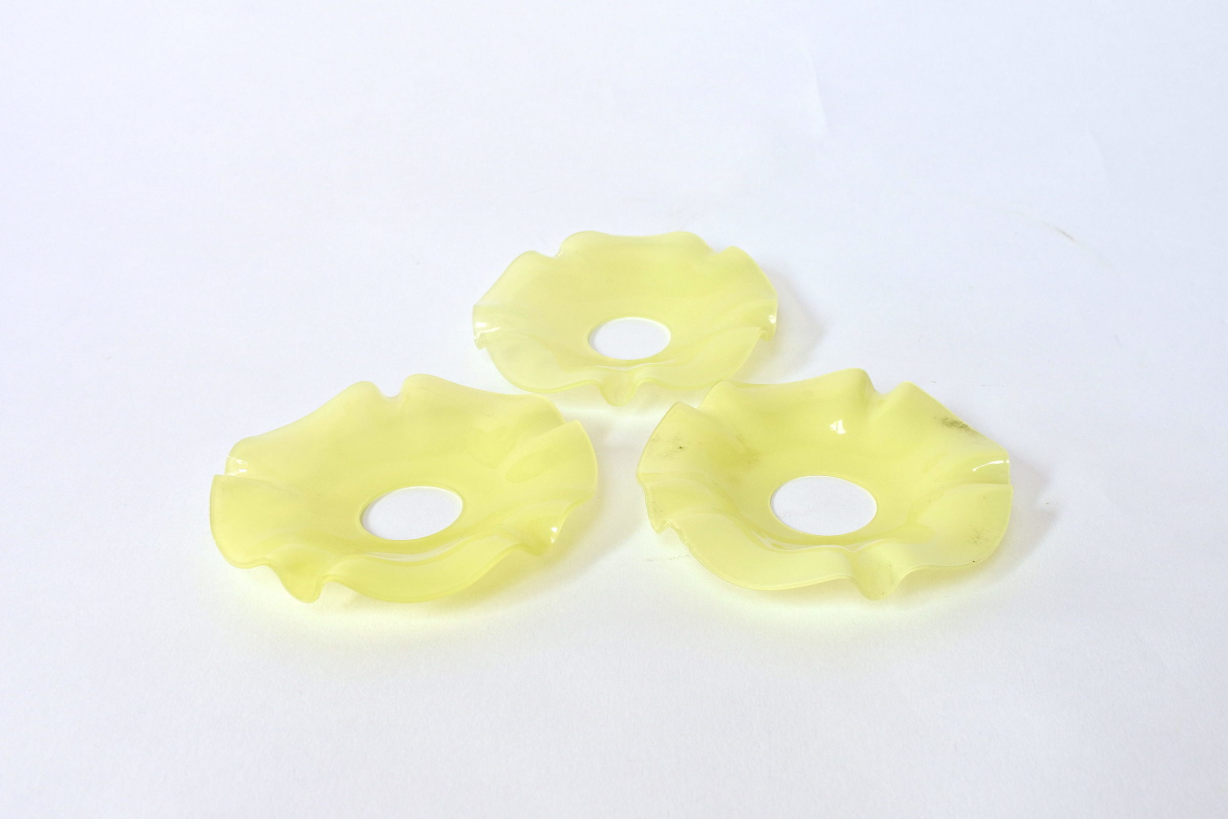 3 bobeches raccoglicera in vetro opalino soffiato giallo - 2
