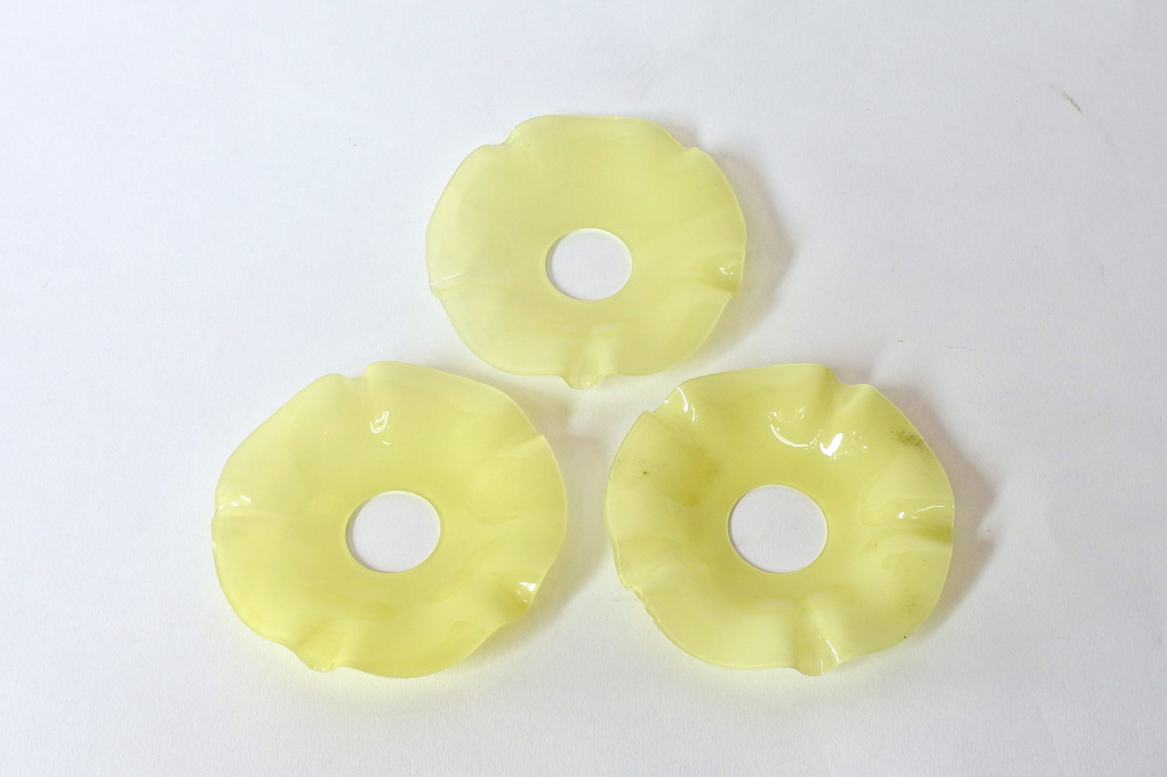 3 bobeches raccoglicera in vetro opalino soffiato giallo