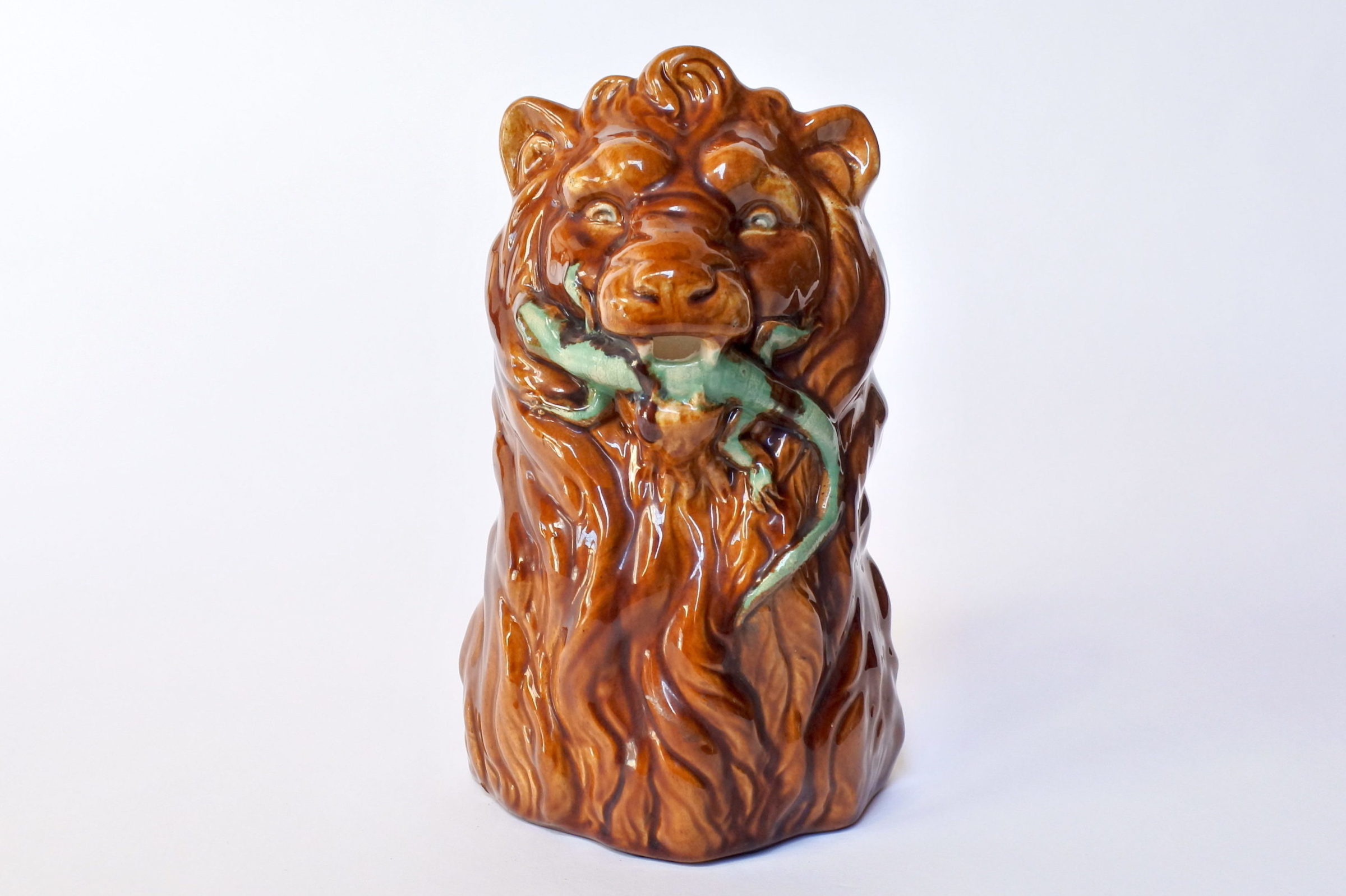 Brocca in ceramica barbotine a forma di leone con lucertola - 5