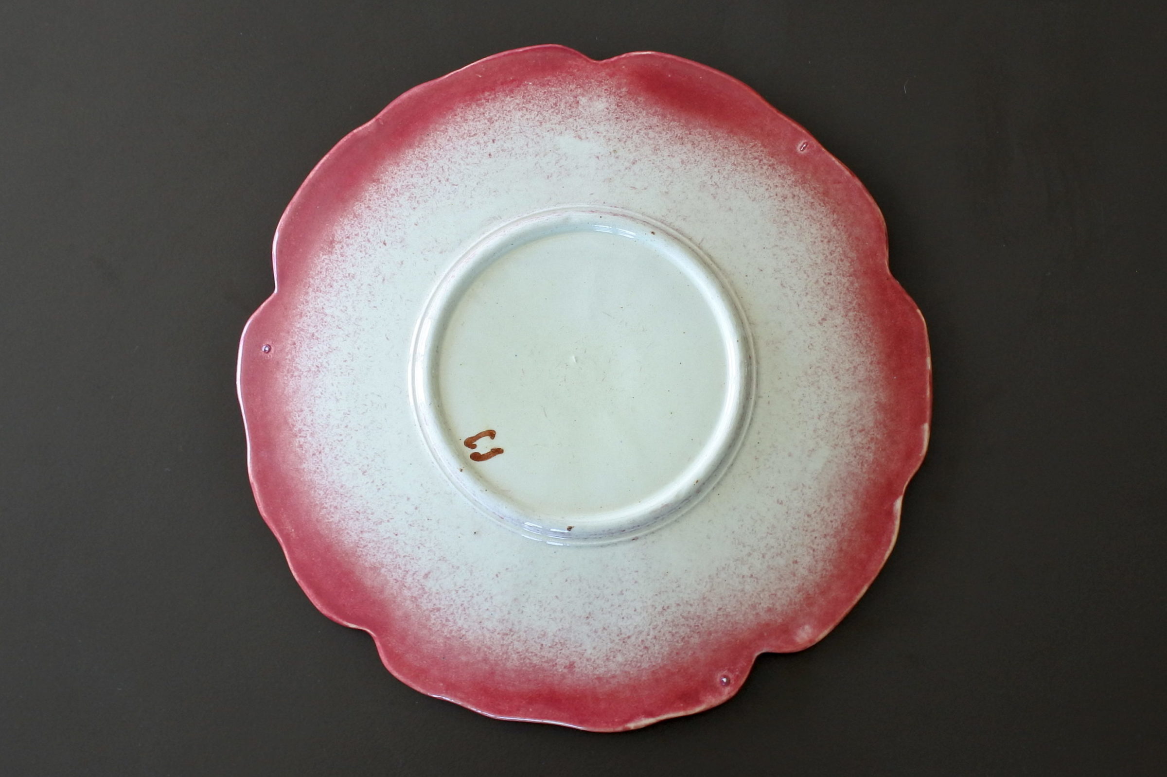 Piatto Massier in ceramica barbotine a forma di rosa canina - Art. 3662/10 - 2