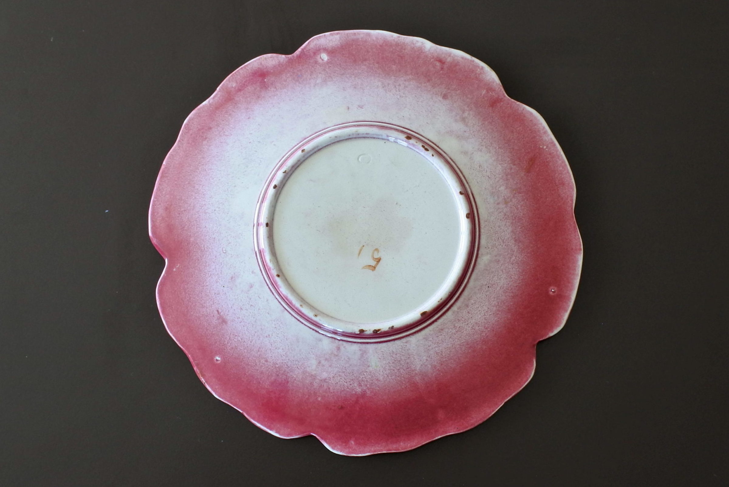 Piatto Massier in ceramica barbotine a forma di rosa canina - Art. 3662/13 - 2