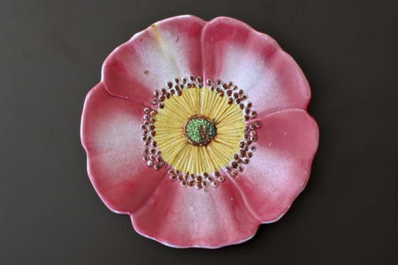 Piatto Massier in ceramica barbotine a forma di rosa canina - Art. 3662/13