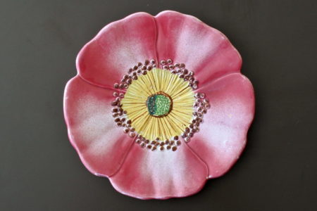 Piatto Massier in ceramica barbotine a forma di rosa canina - Art. 3662/15