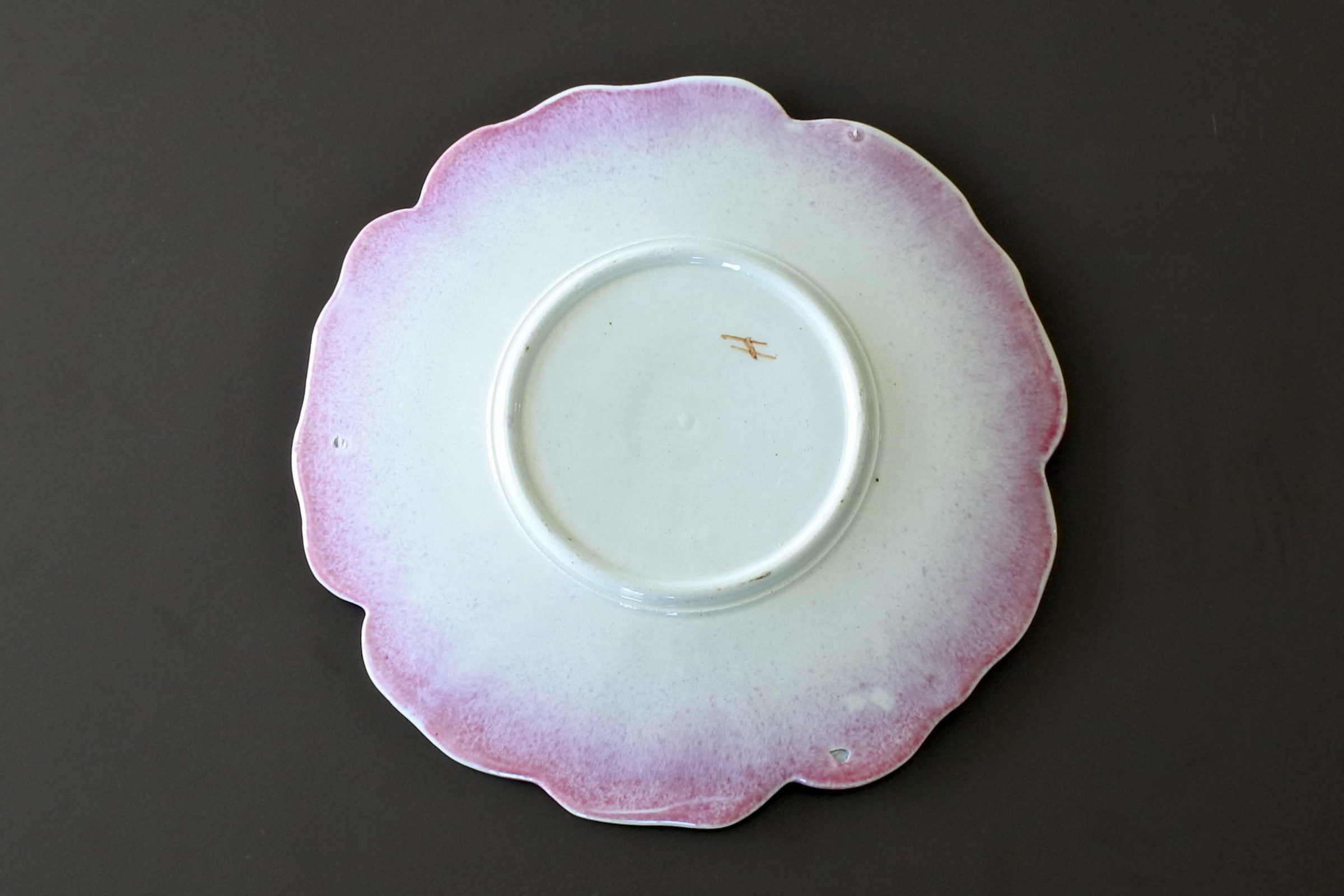 Piatto Massier in ceramica barbotine a forma di rosa canina - Art. 3662/7 - 2