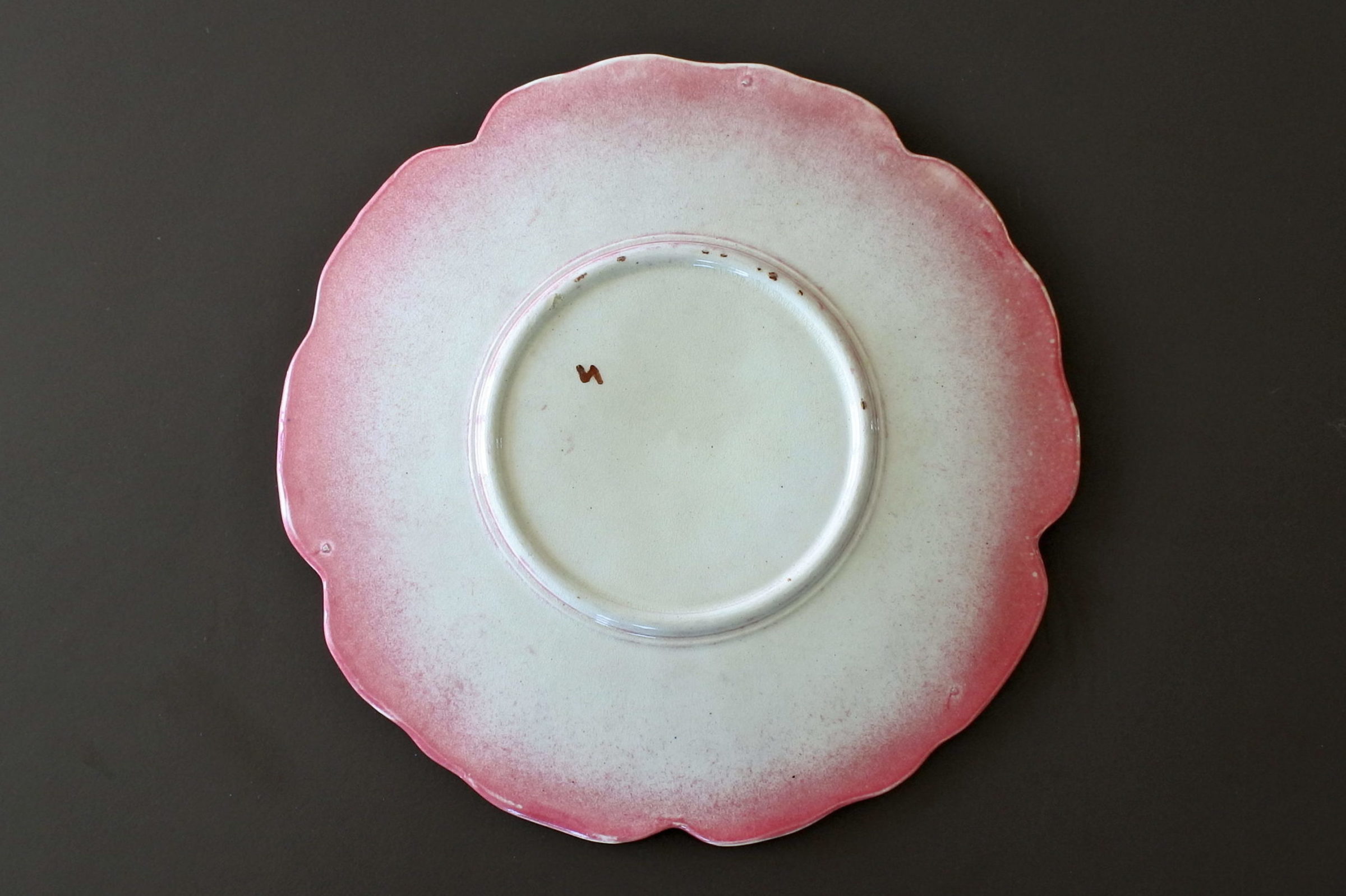 Piatto Massier in ceramica barbotine a forma di rosa canina - Art. 3662/8 - 2