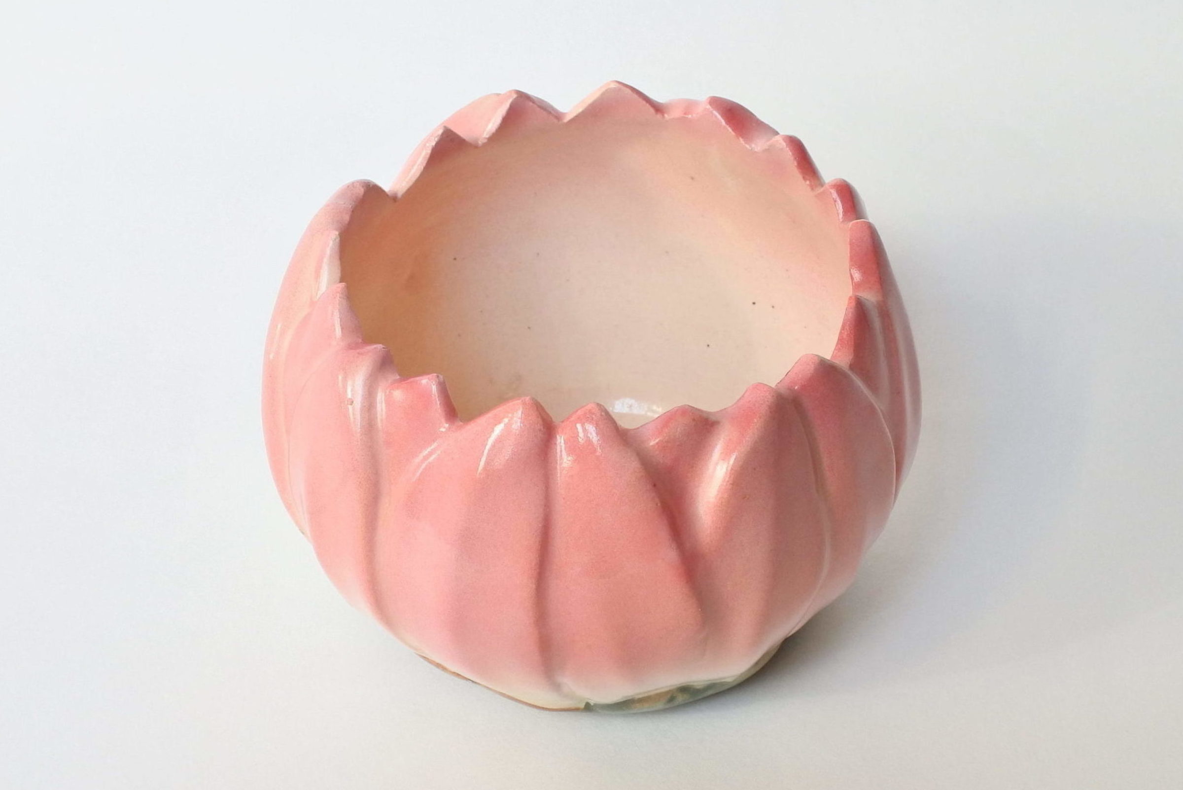 Piccolo cache pot Massier in ceramica barbotine a forma di corolla di fiore - 4