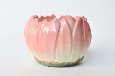 Piccolo cache pot Massier in ceramica barbotine a forma di corolla di fiore