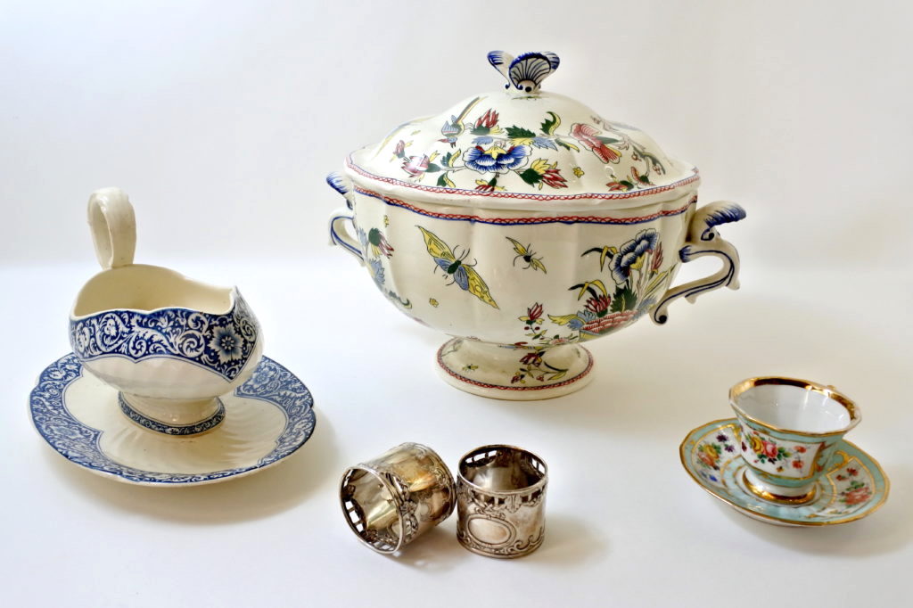 Oggetti da tavola in ceramica e porcellana antichi e di antiquariato