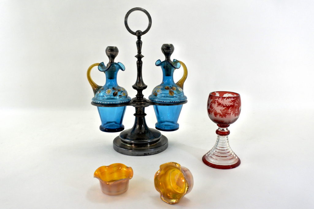 Oggetti vari in vetro e opaline antichi e di antiquariato