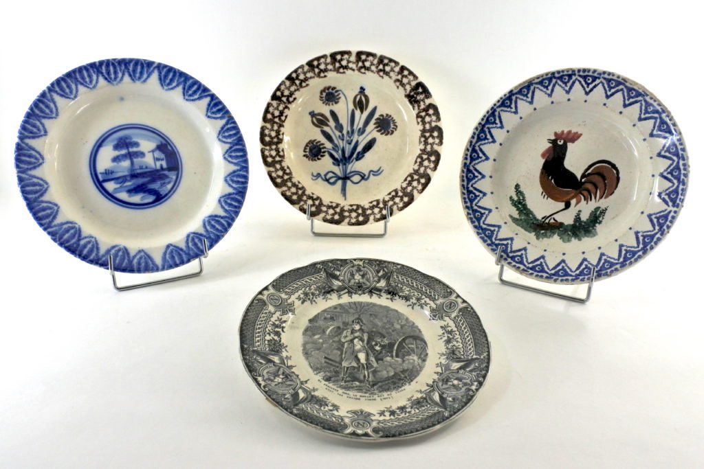 Piatti in ceramica e porcellana antichi e di antiquariato
