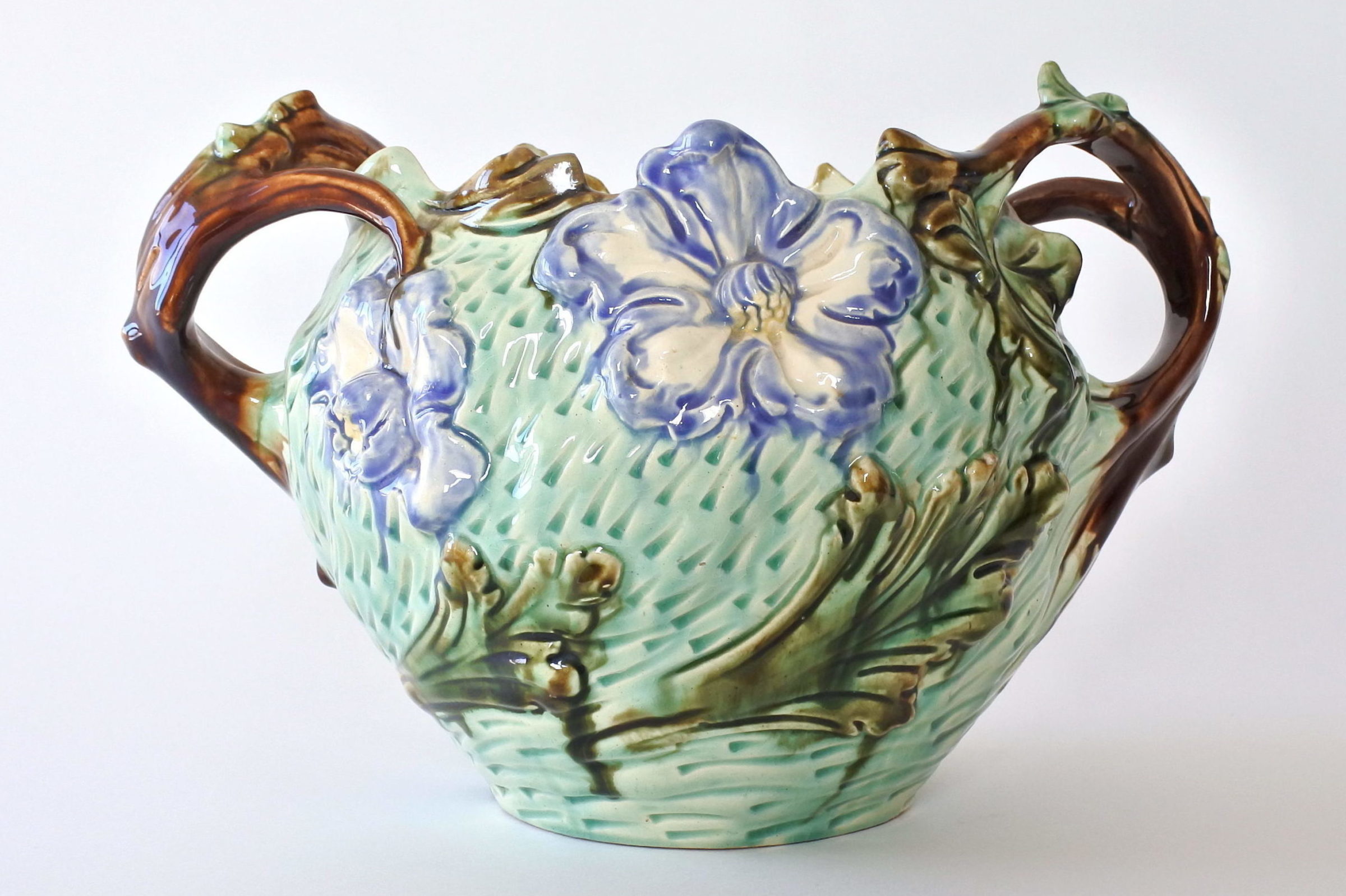 Cache pot in ceramica barbotine con fiori blu su fondo turchese - 3